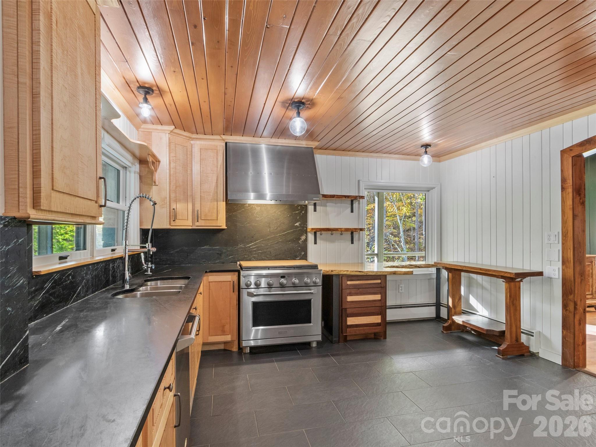191 N Fork Road — Burnsville