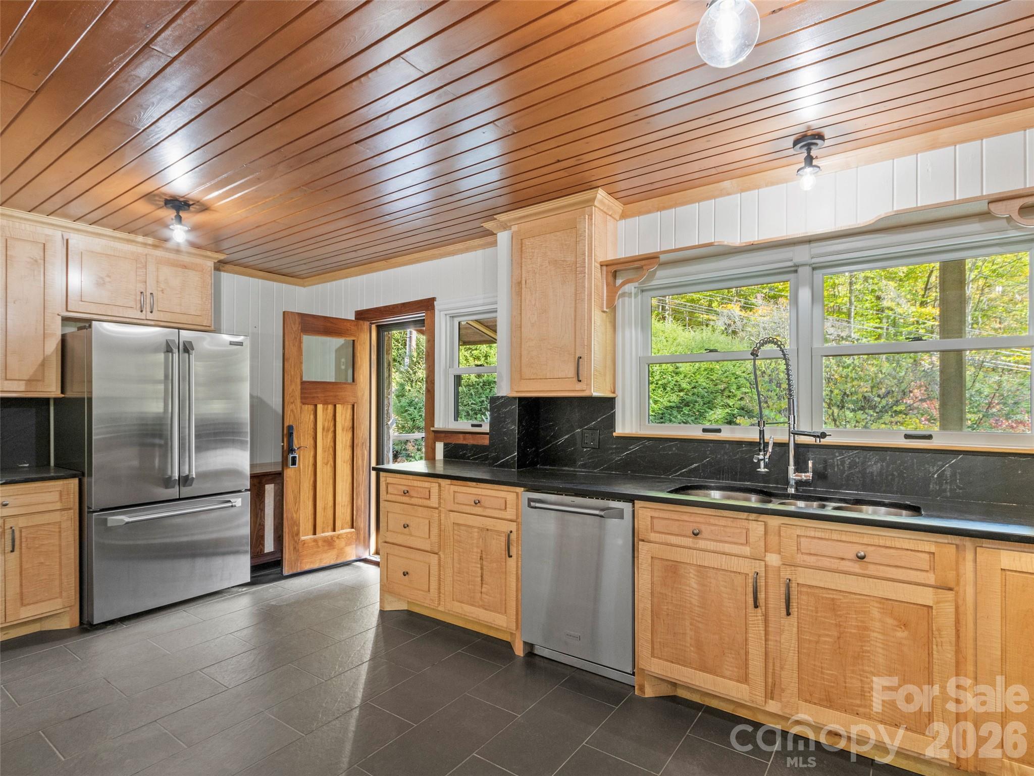 191 N Fork Road — Burnsville