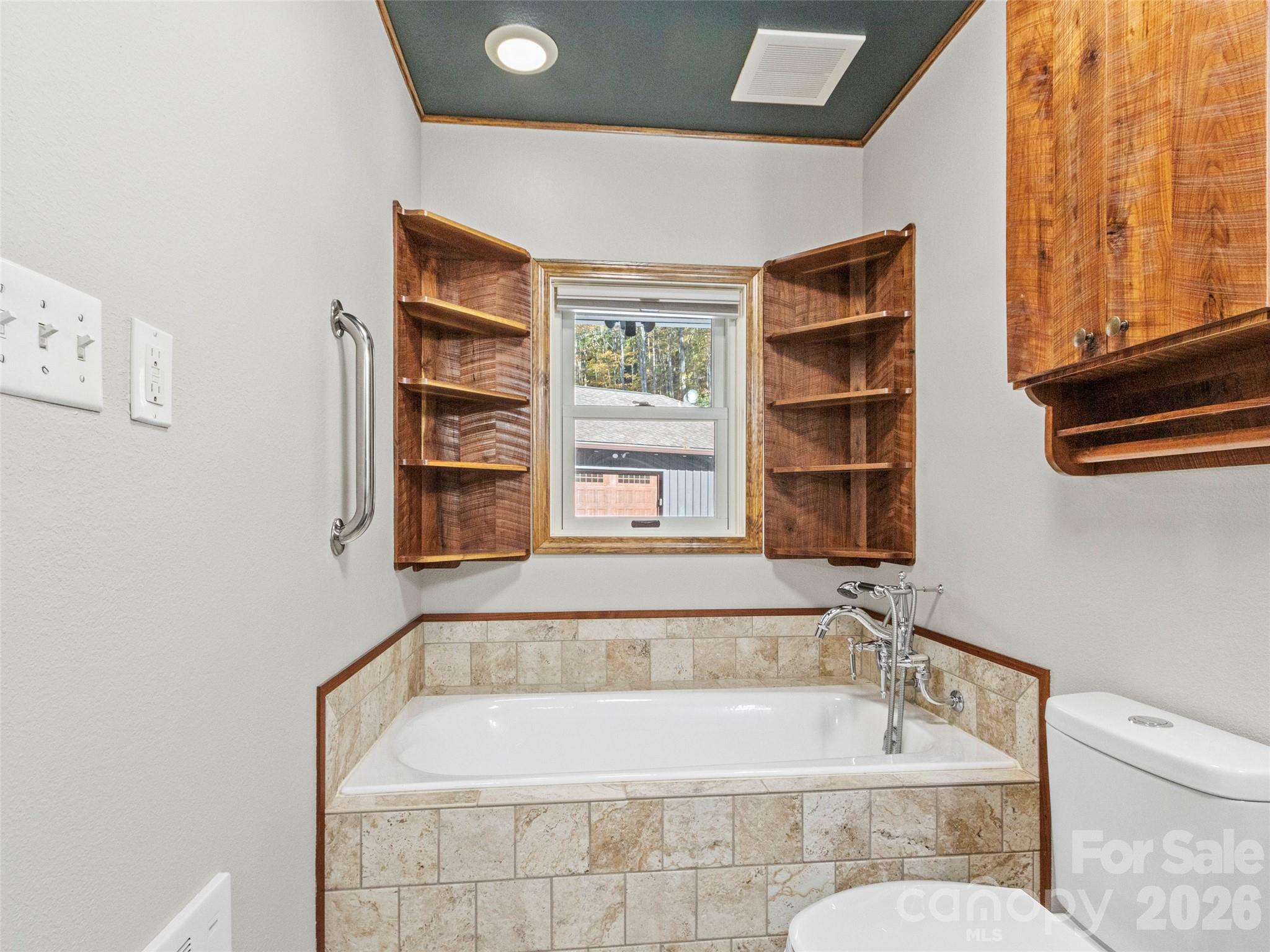 191 N Fork Road — Burnsville