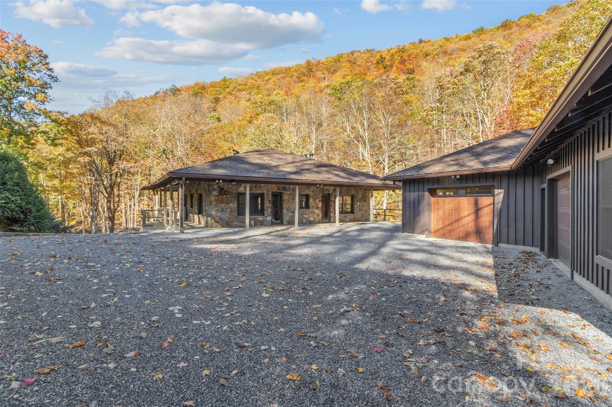 191 N Fork Road — Burnsville
