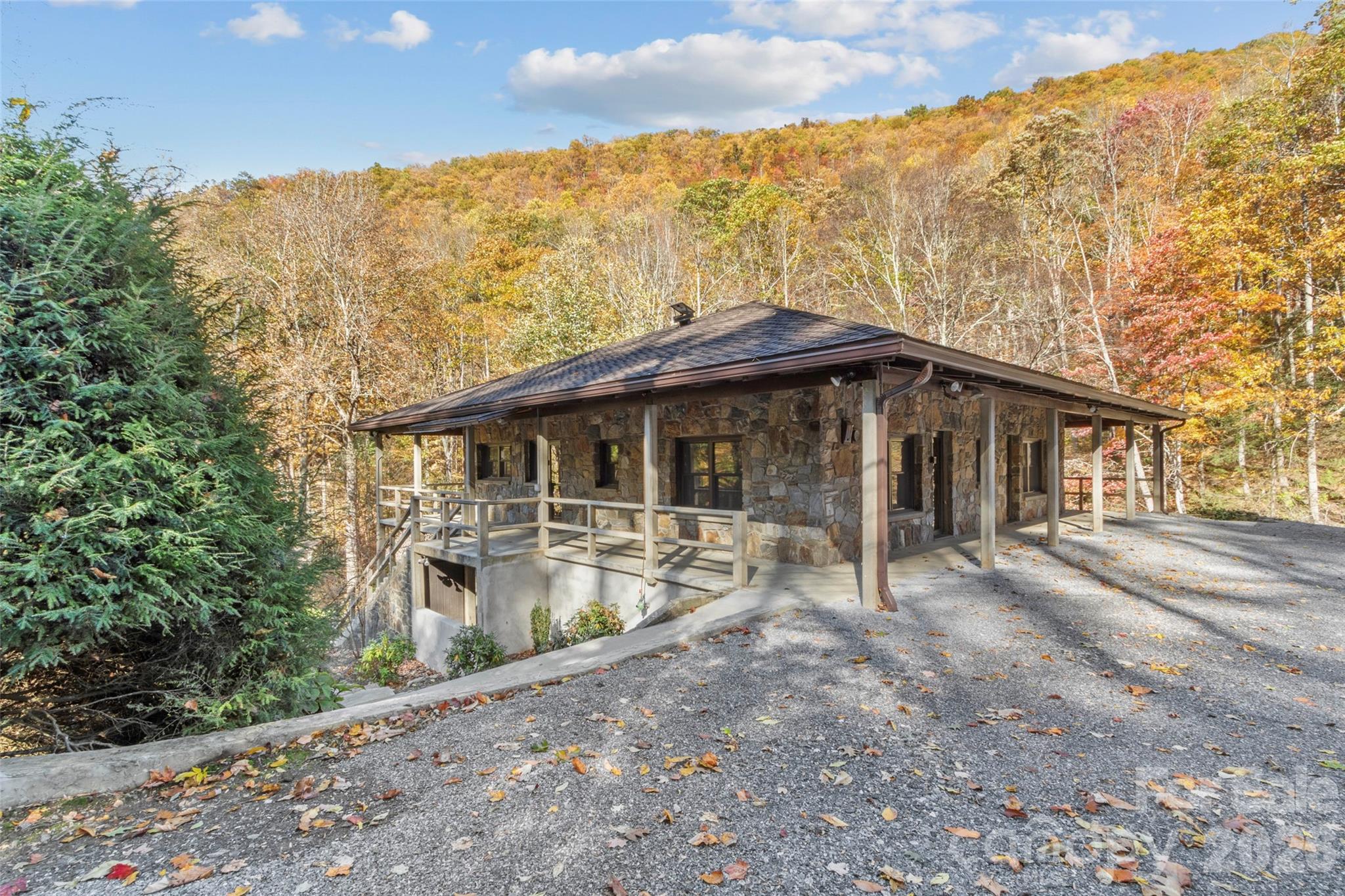 191 N Fork Road — Burnsville