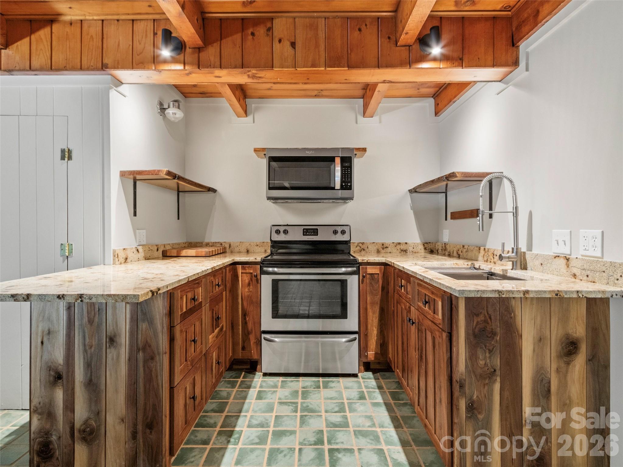 191 N Fork Road — Burnsville