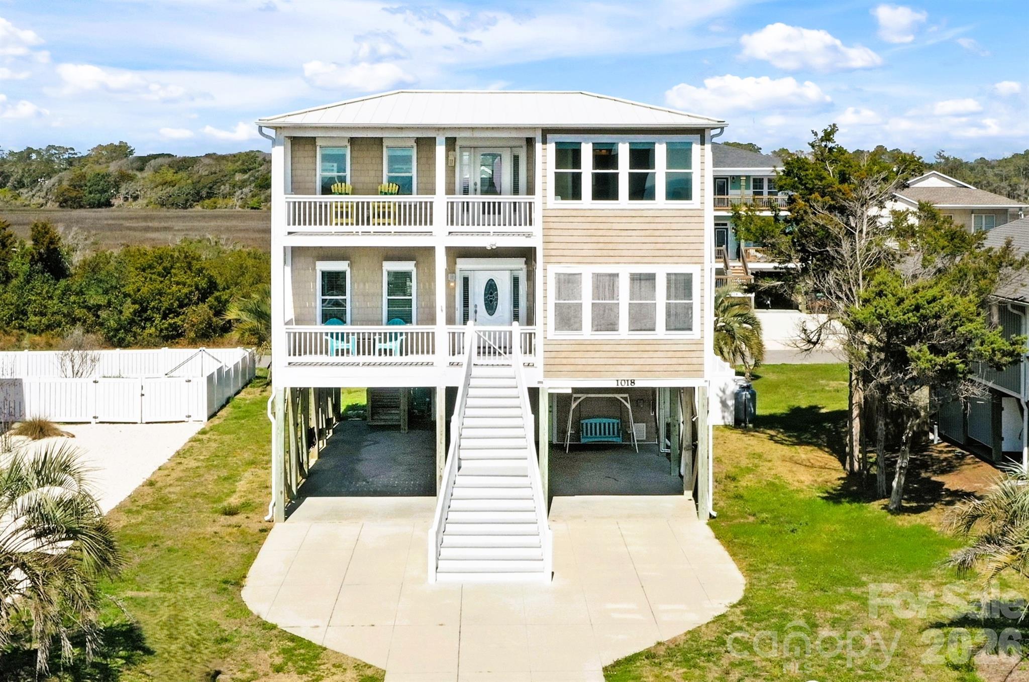 1018 W Dolphin Drive W — Oak Island