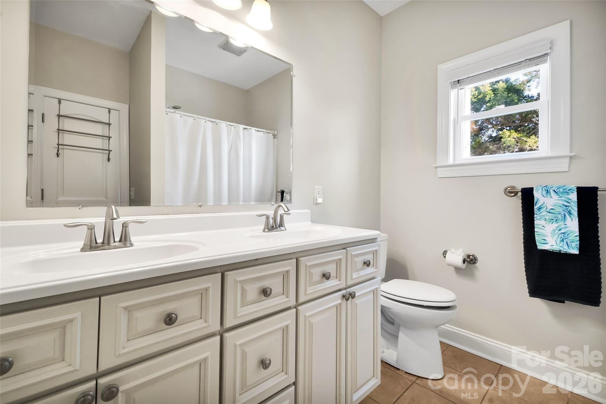 1018 W Dolphin Drive W — Oak Island