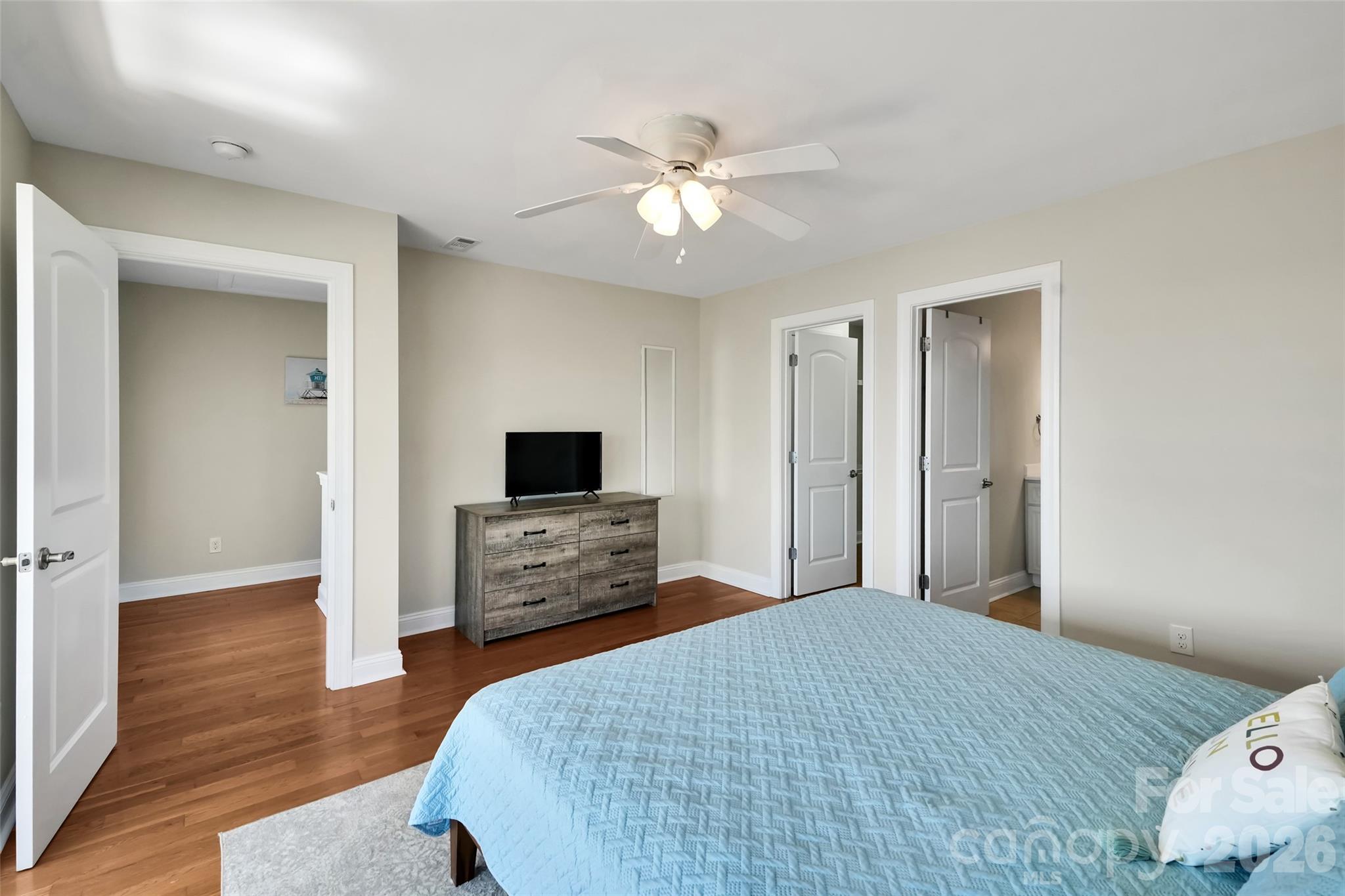 1018 W Dolphin Drive W — Oak Island