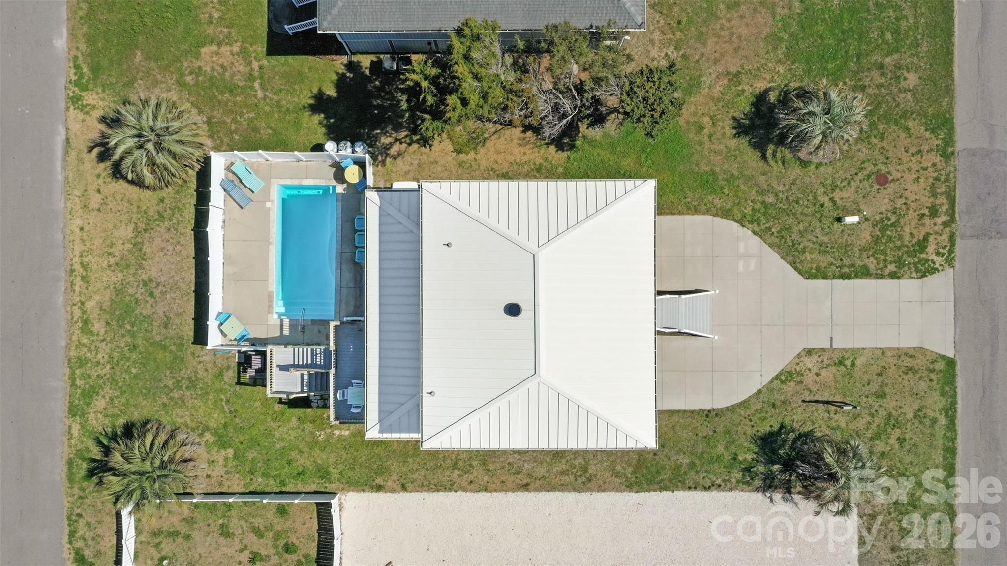 1018 W Dolphin Drive W — Oak Island