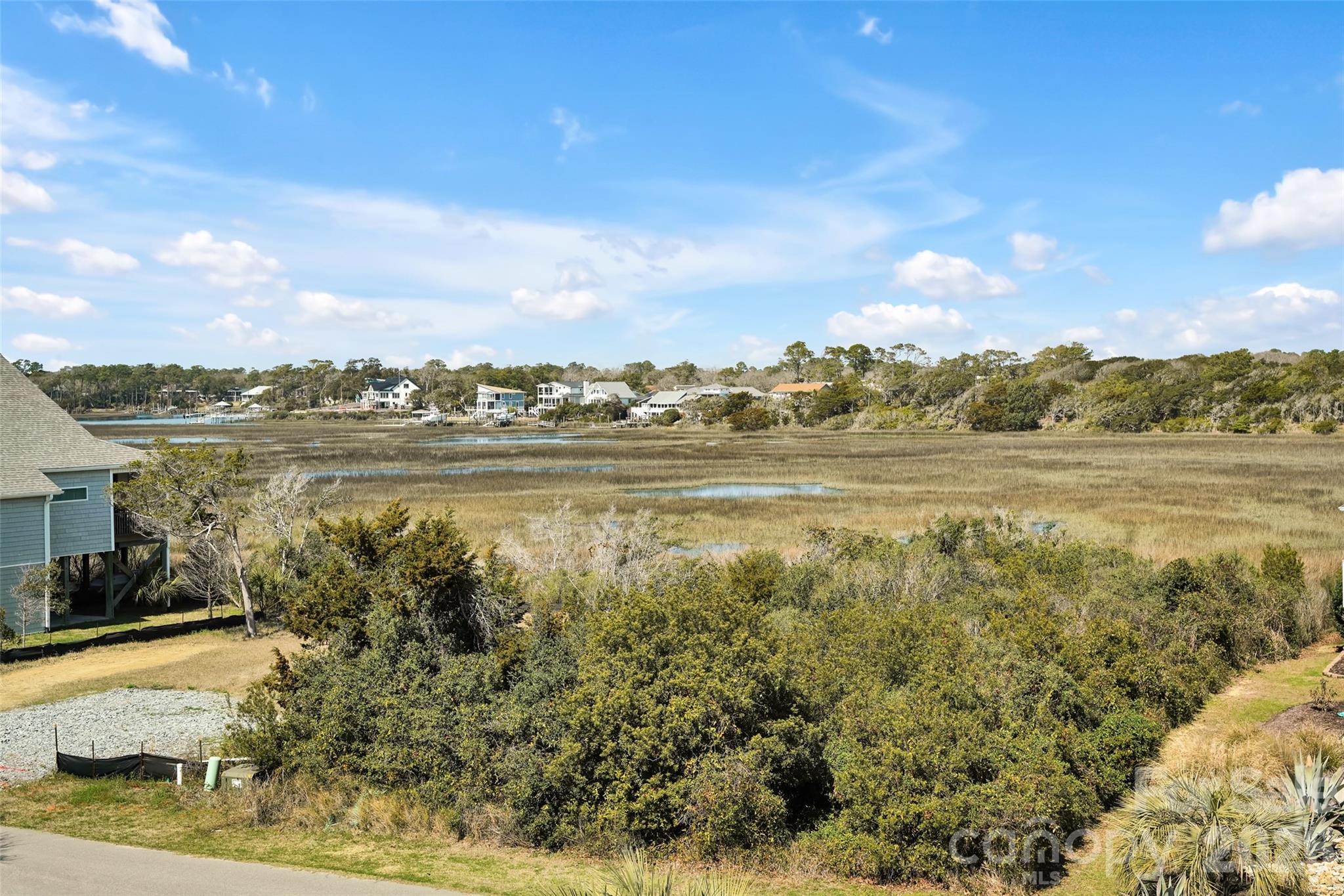 1018 W Dolphin Drive W — Oak Island