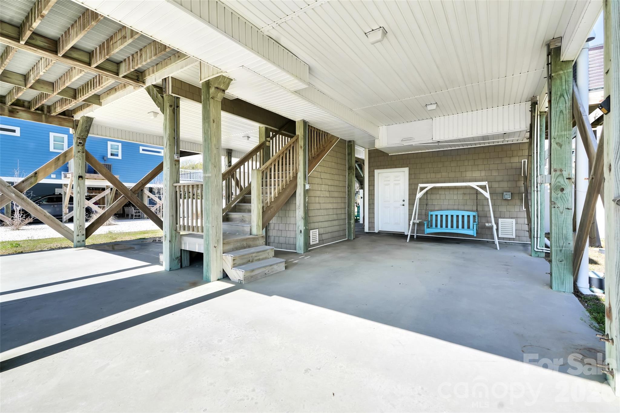 1018 W Dolphin Drive W — Oak Island