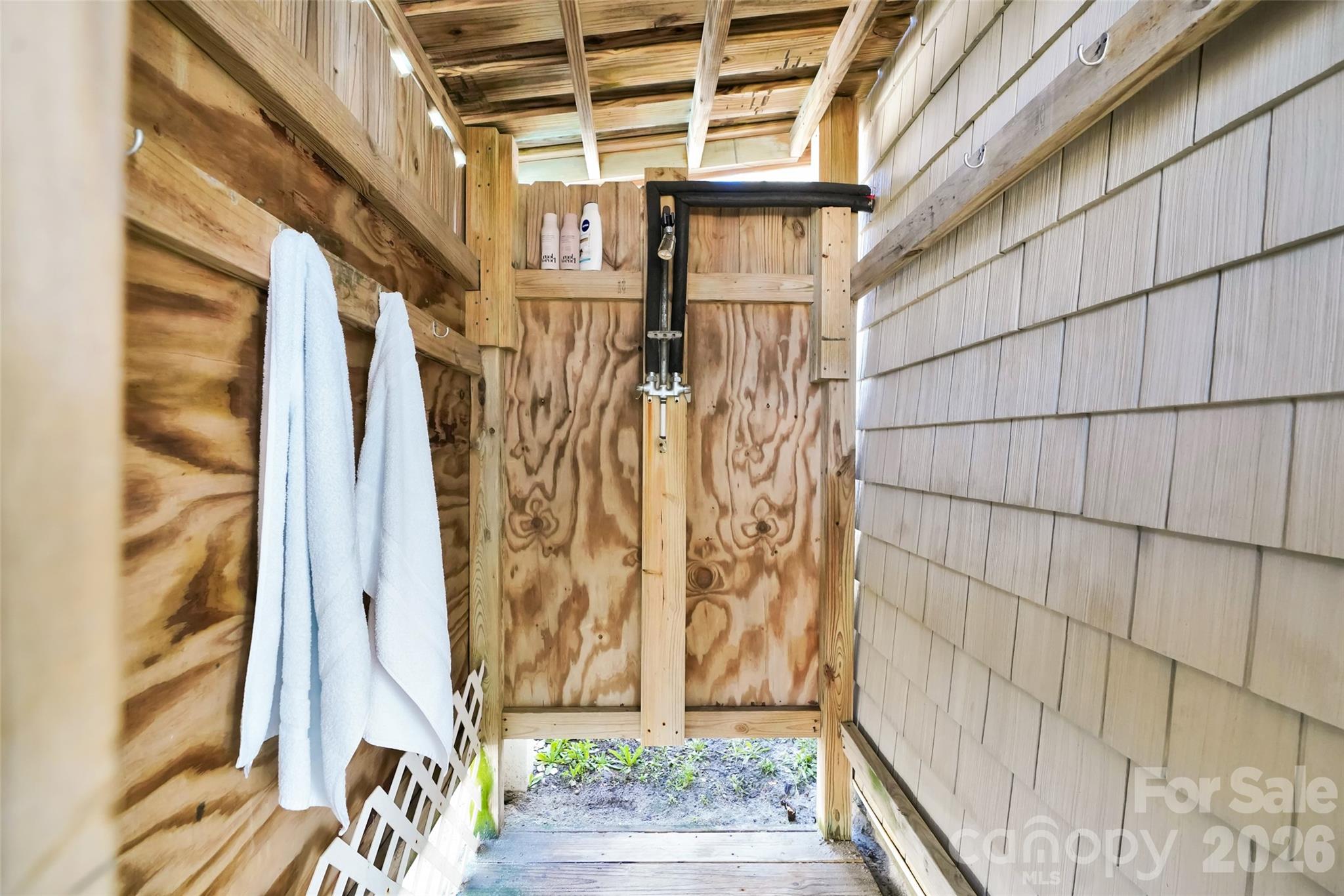1018 W Dolphin Drive W — Oak Island
