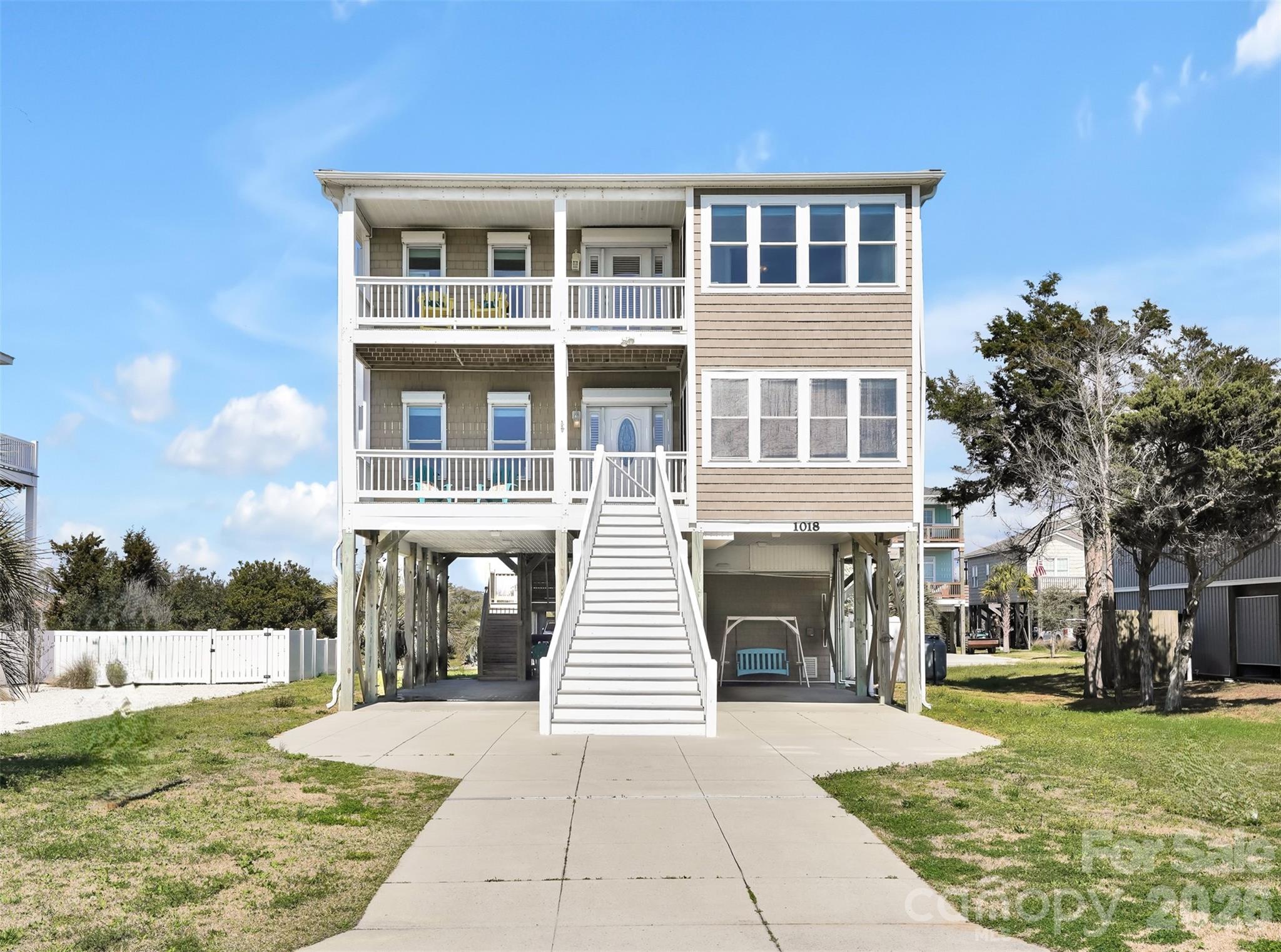 1018 W Dolphin Drive W — Oak Island