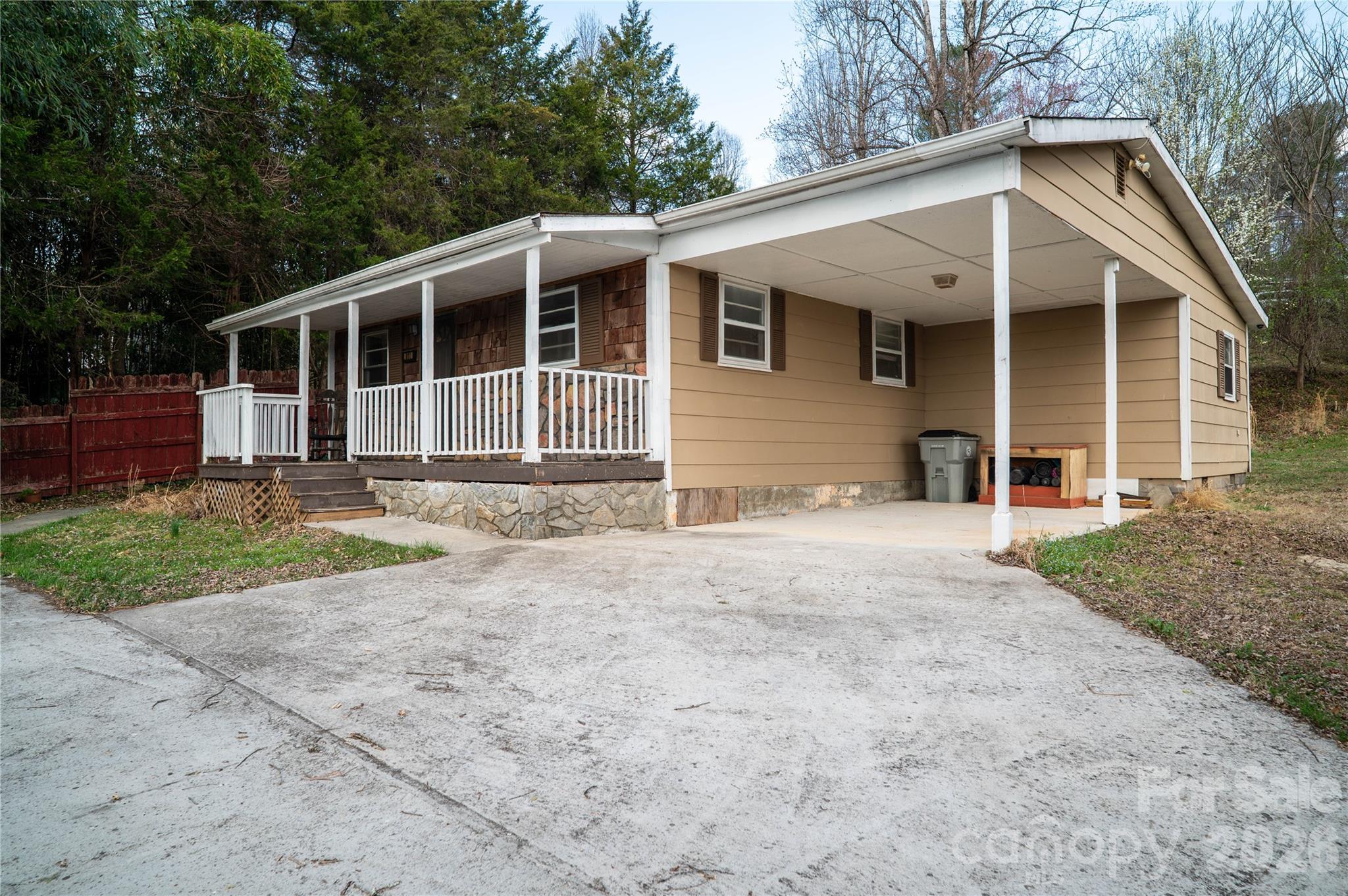 813 Severt Circle NE — Lenoir