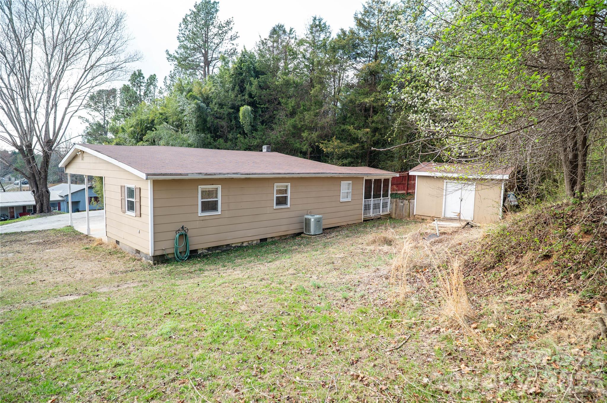 813 Severt Circle NE — Lenoir