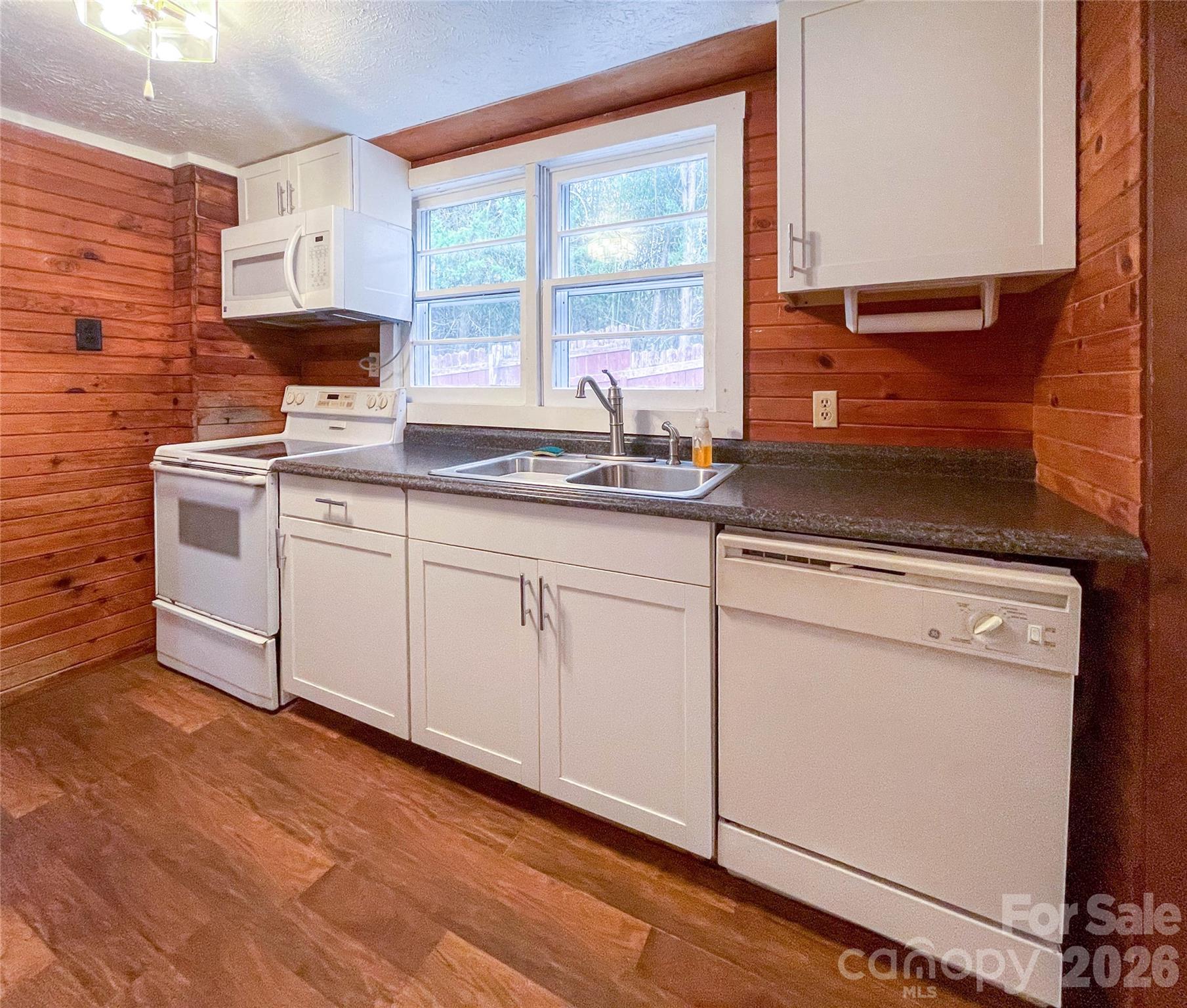 813 Severt Circle NE — Lenoir