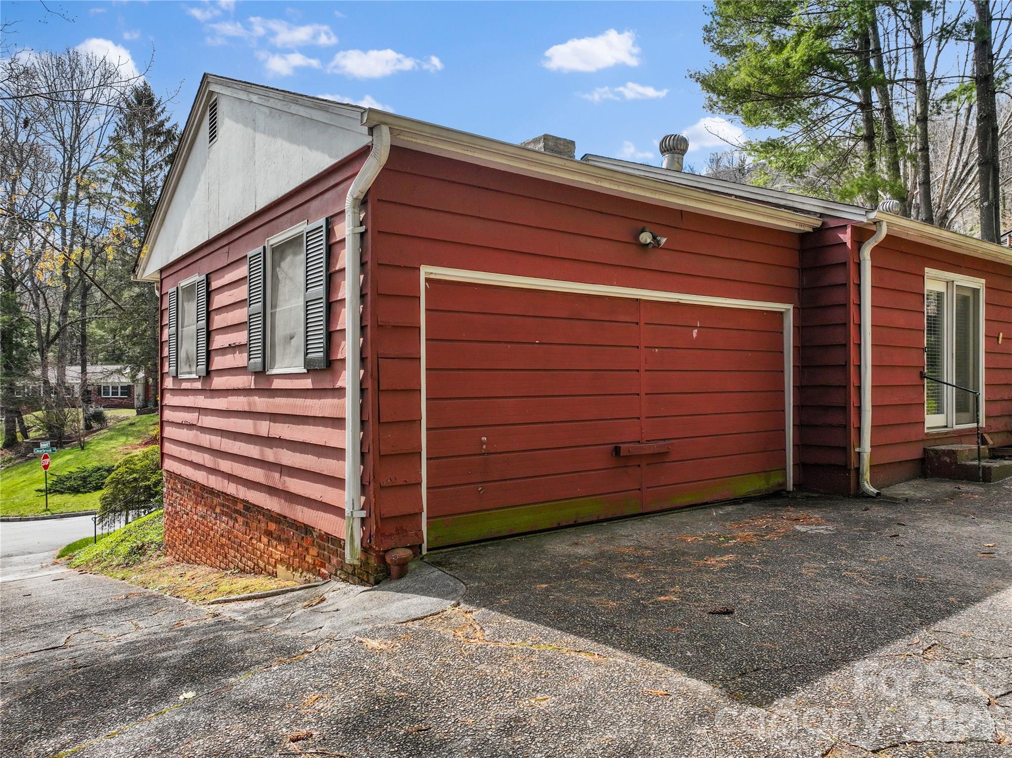 1 Clearbrook Road — Asheville