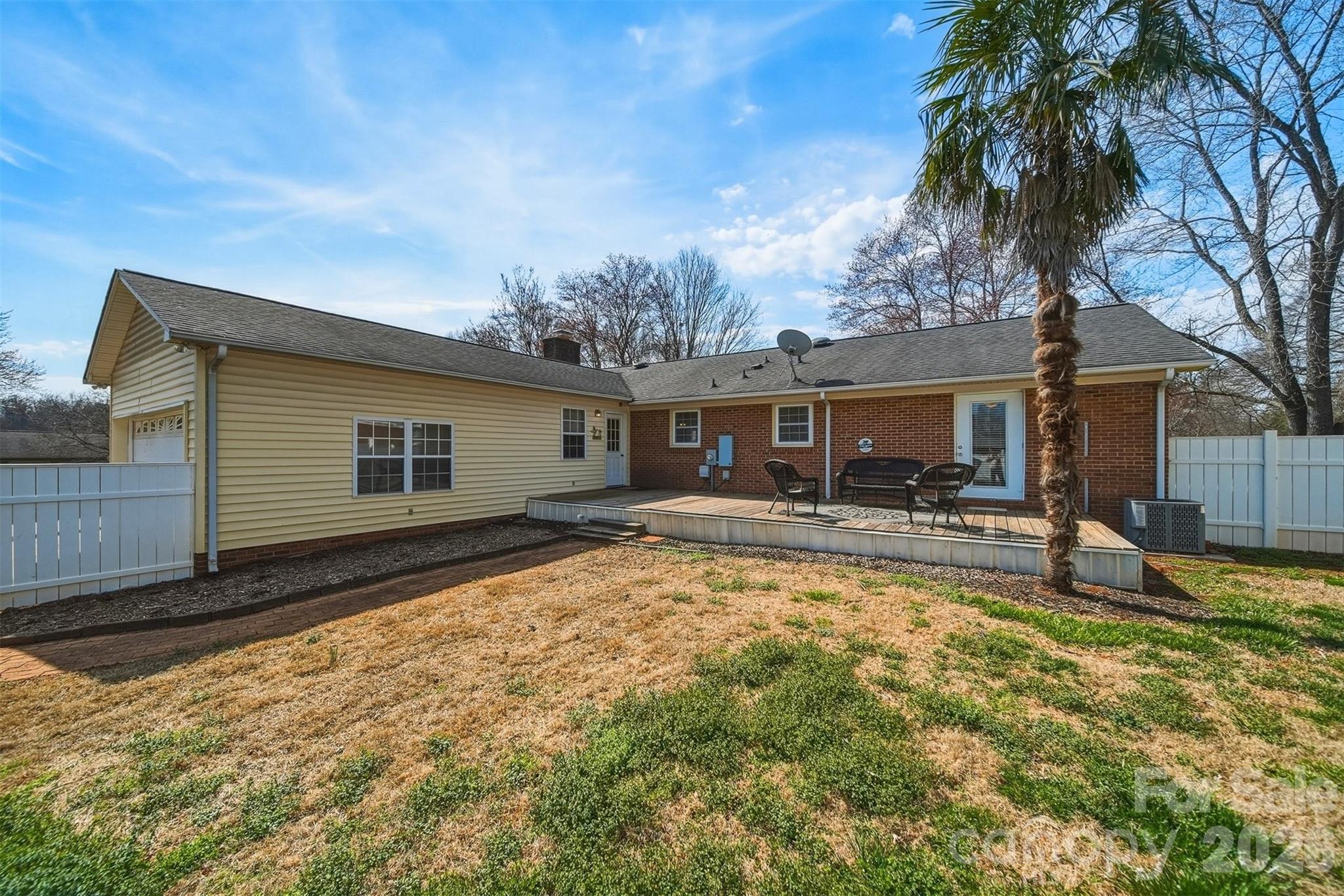 2010 Elizabeth Avenue — Hickory