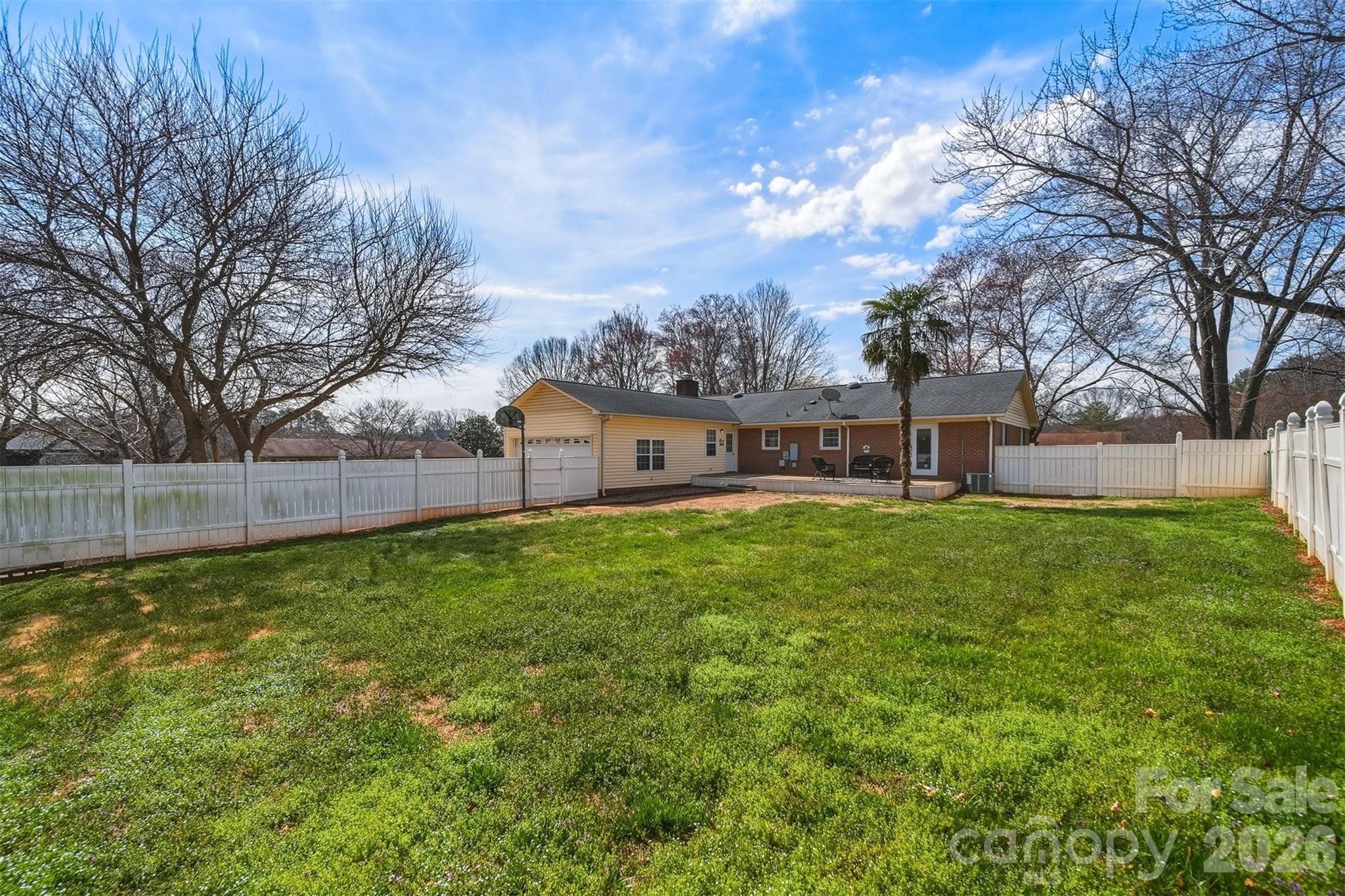 2010 Elizabeth Avenue — Hickory