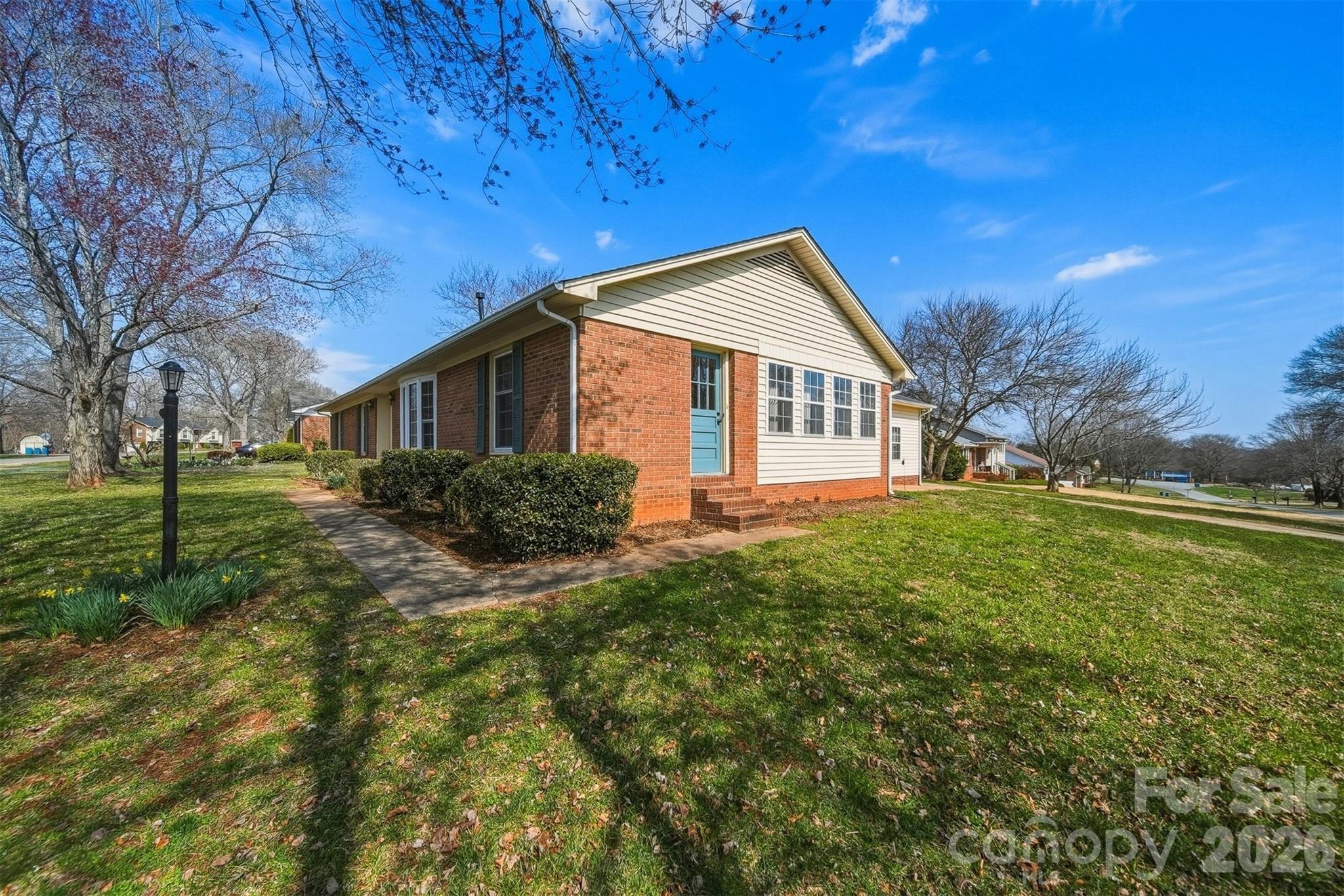 2010 Elizabeth Avenue — Hickory