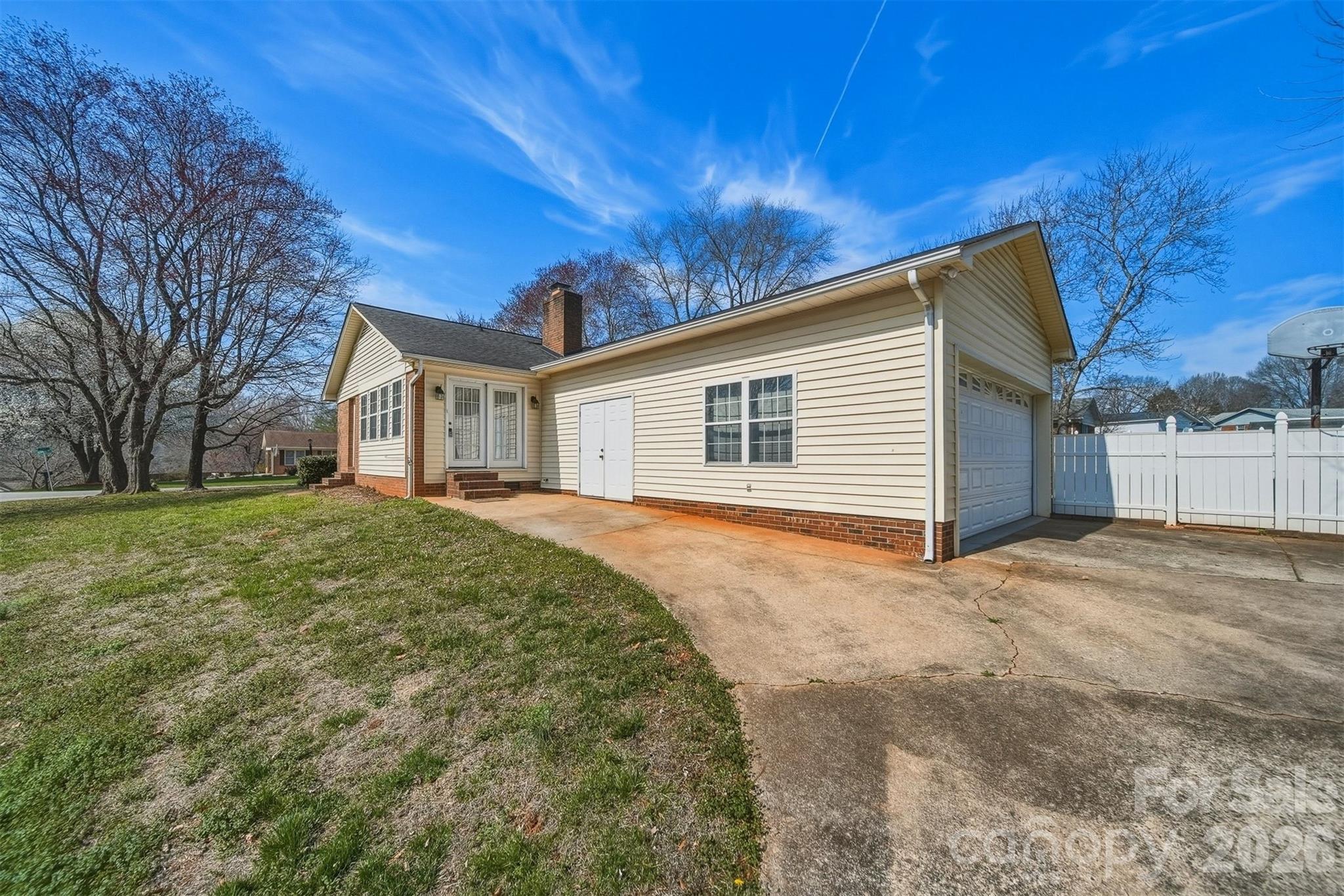 2010 Elizabeth Avenue — Hickory