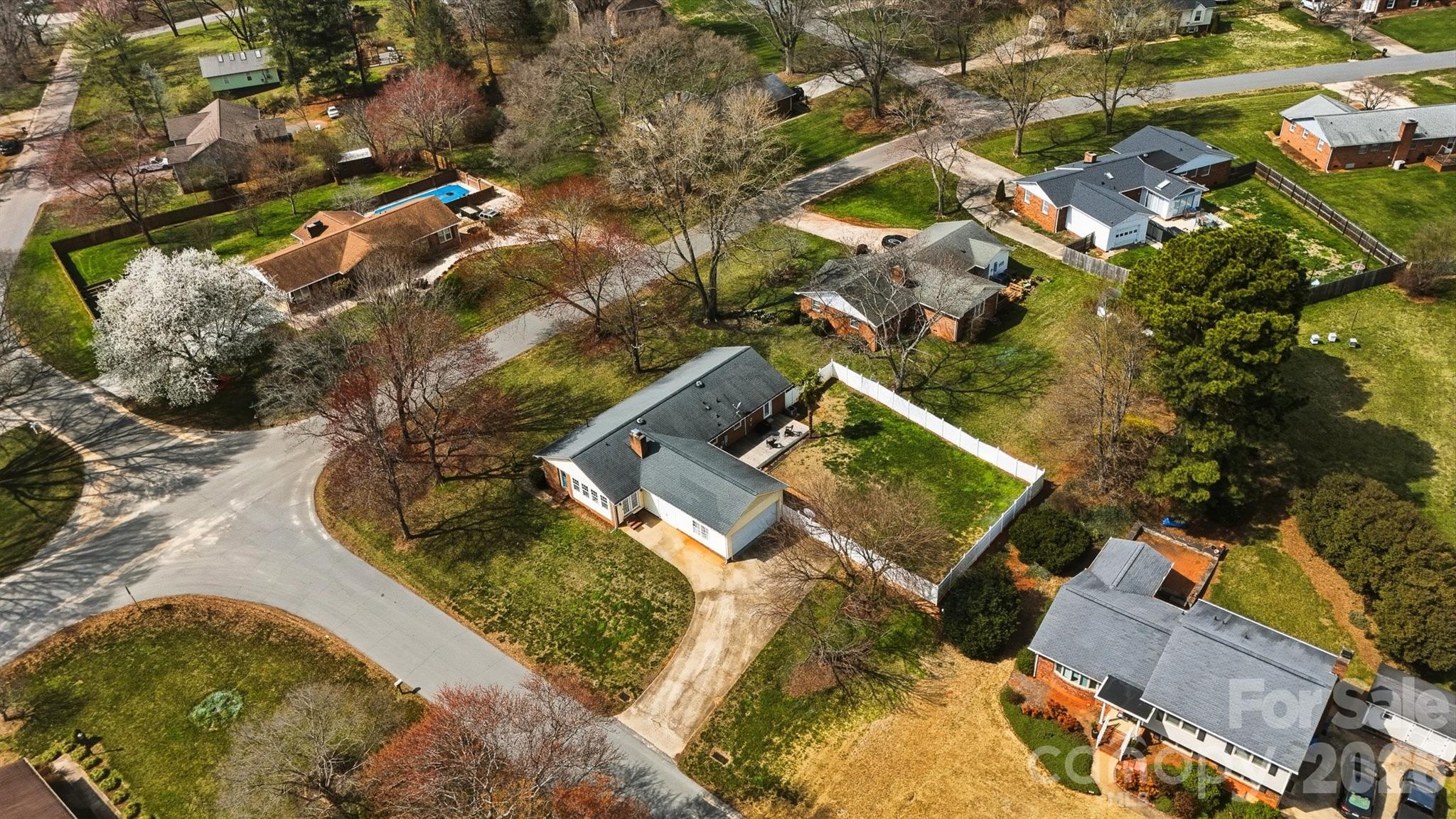 2010 Elizabeth Avenue — Hickory
