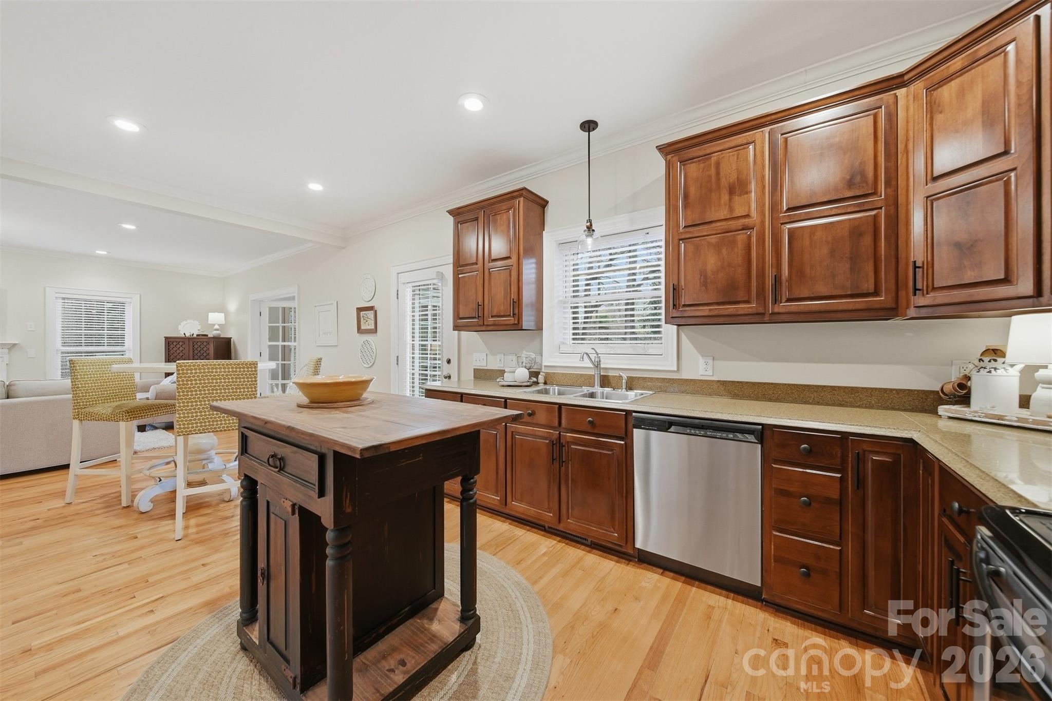 2716 Charleston Court — Claremont