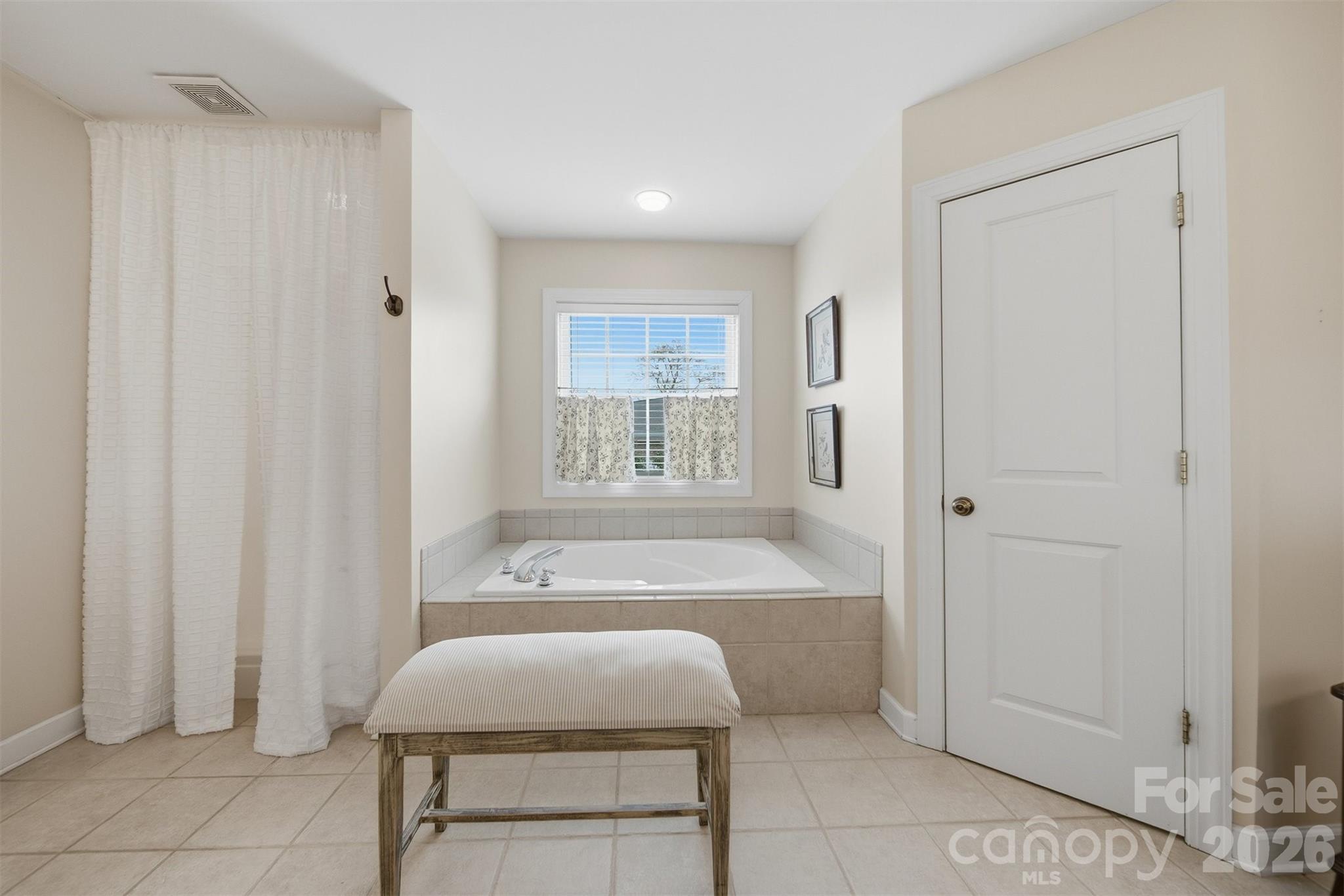2716 Charleston Court — Claremont