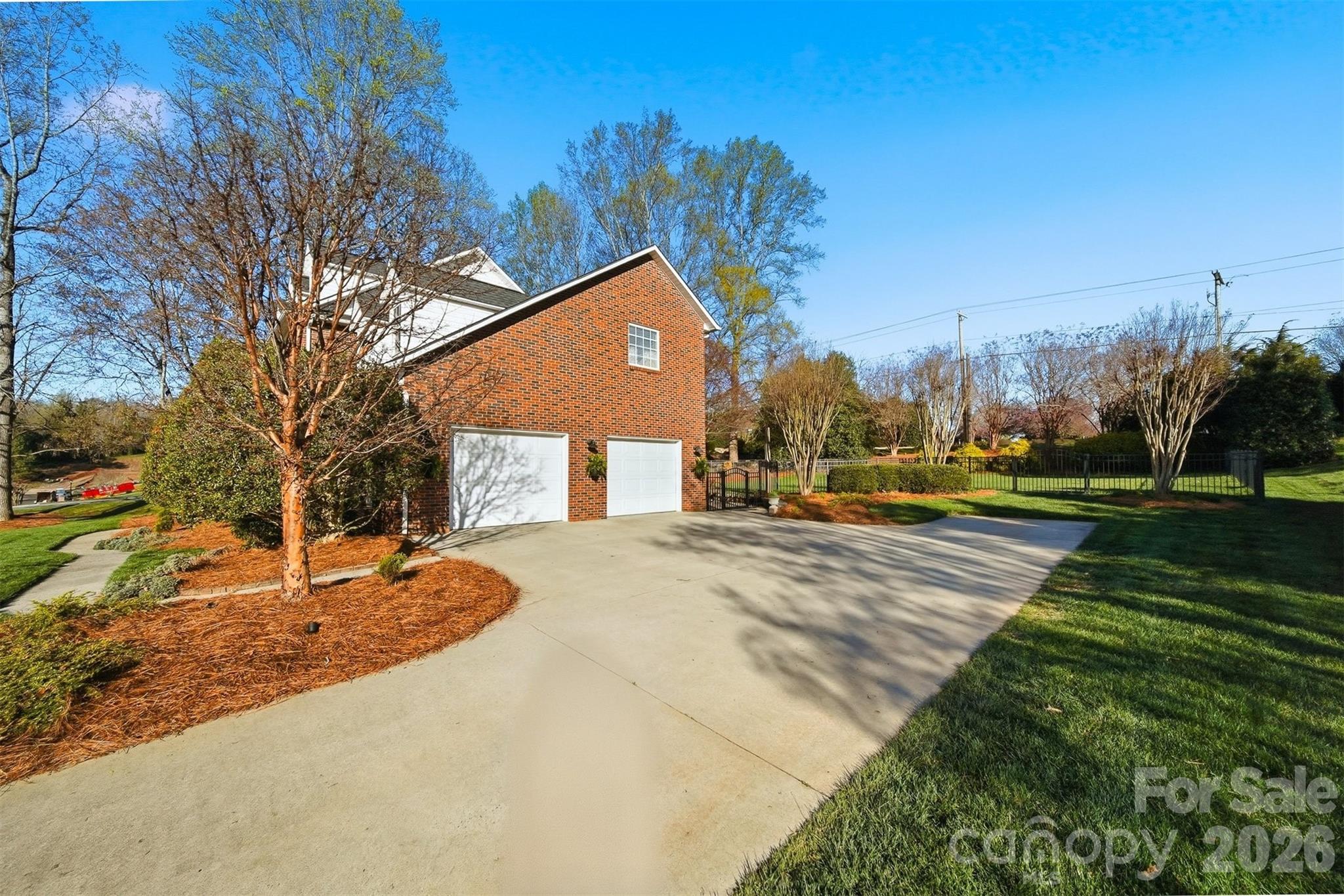 2716 Charleston Court — Claremont