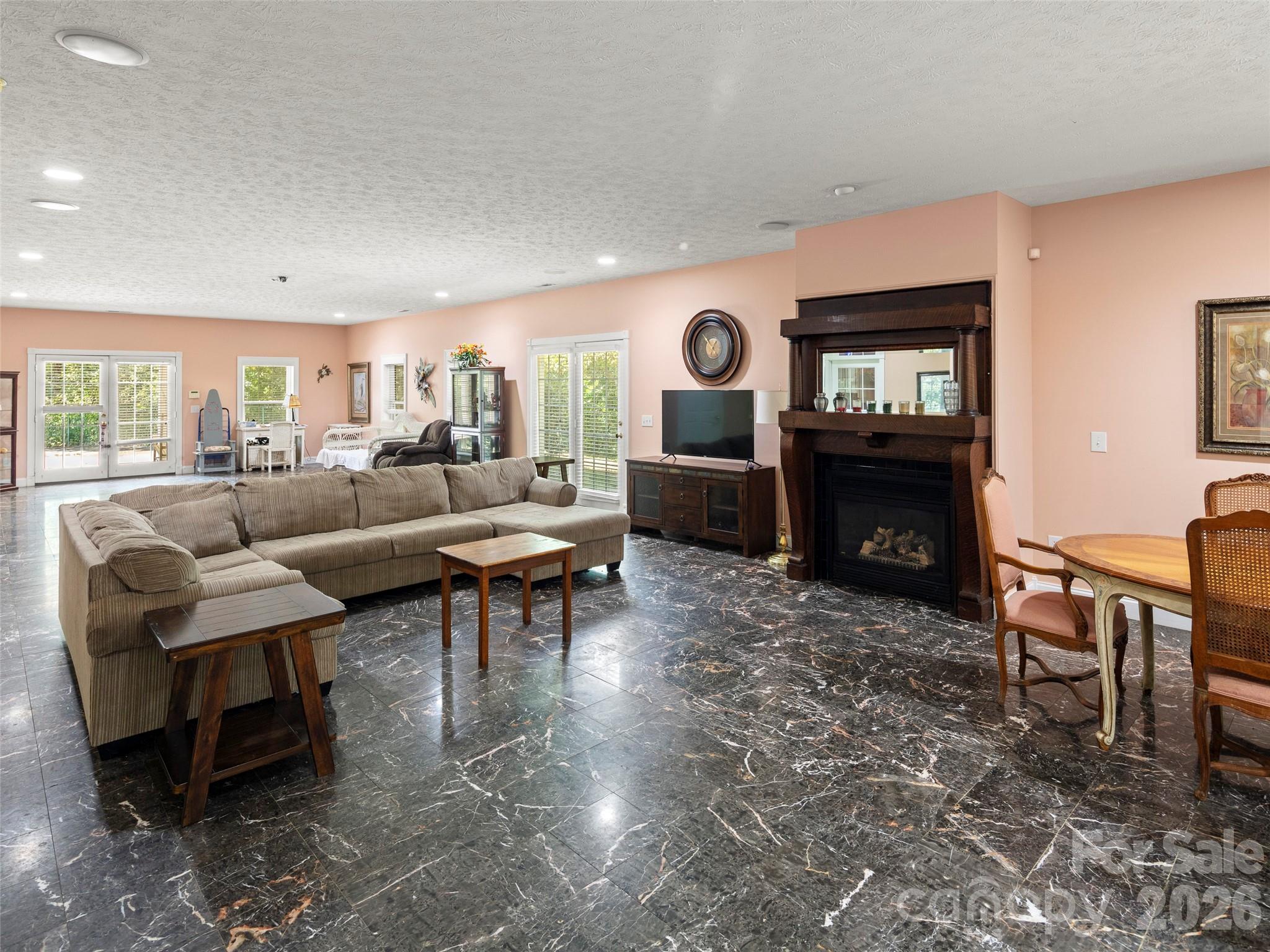 4901 Brevard Road — Horse Shoe