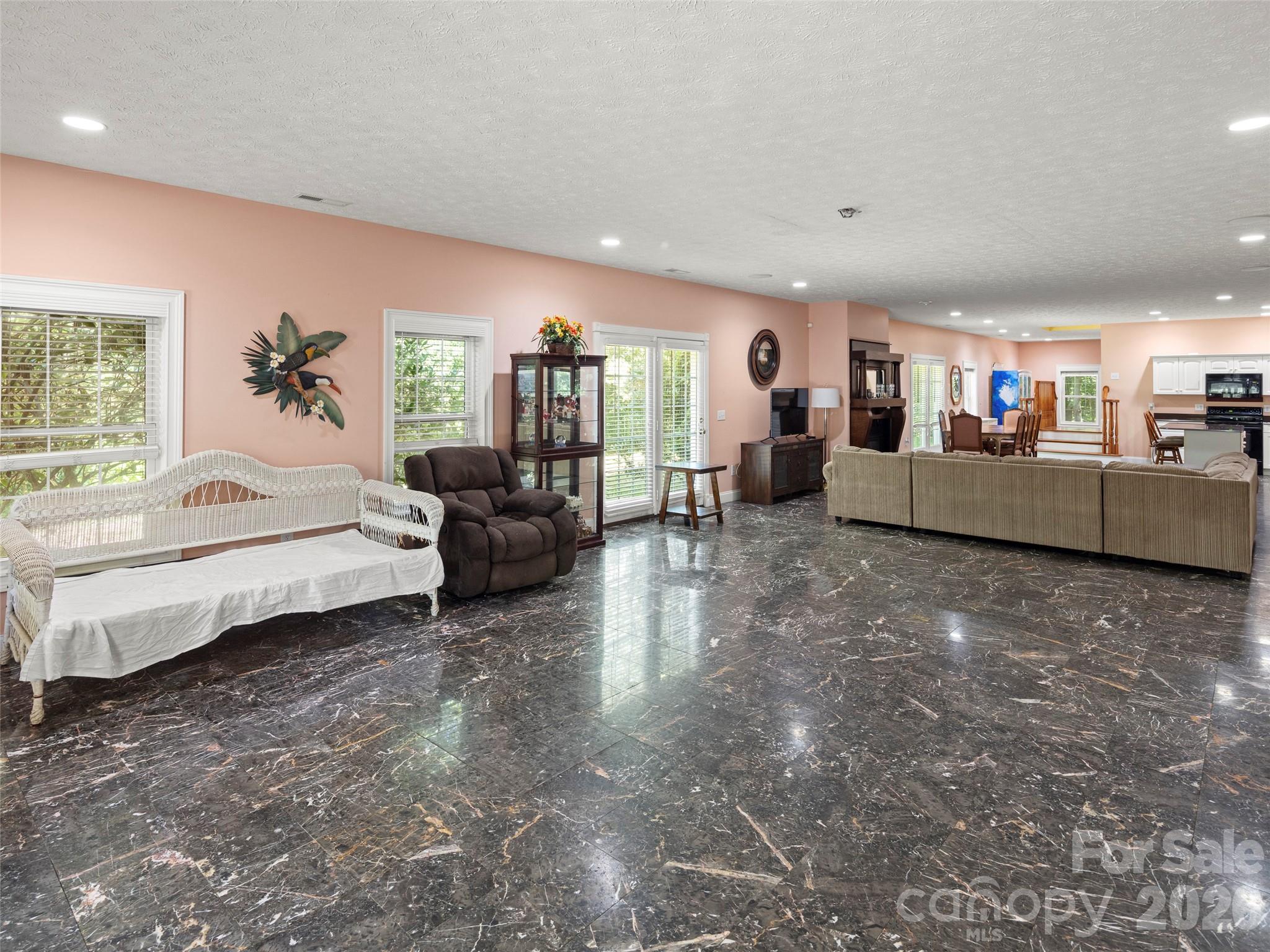4901 Brevard Road — Horse Shoe