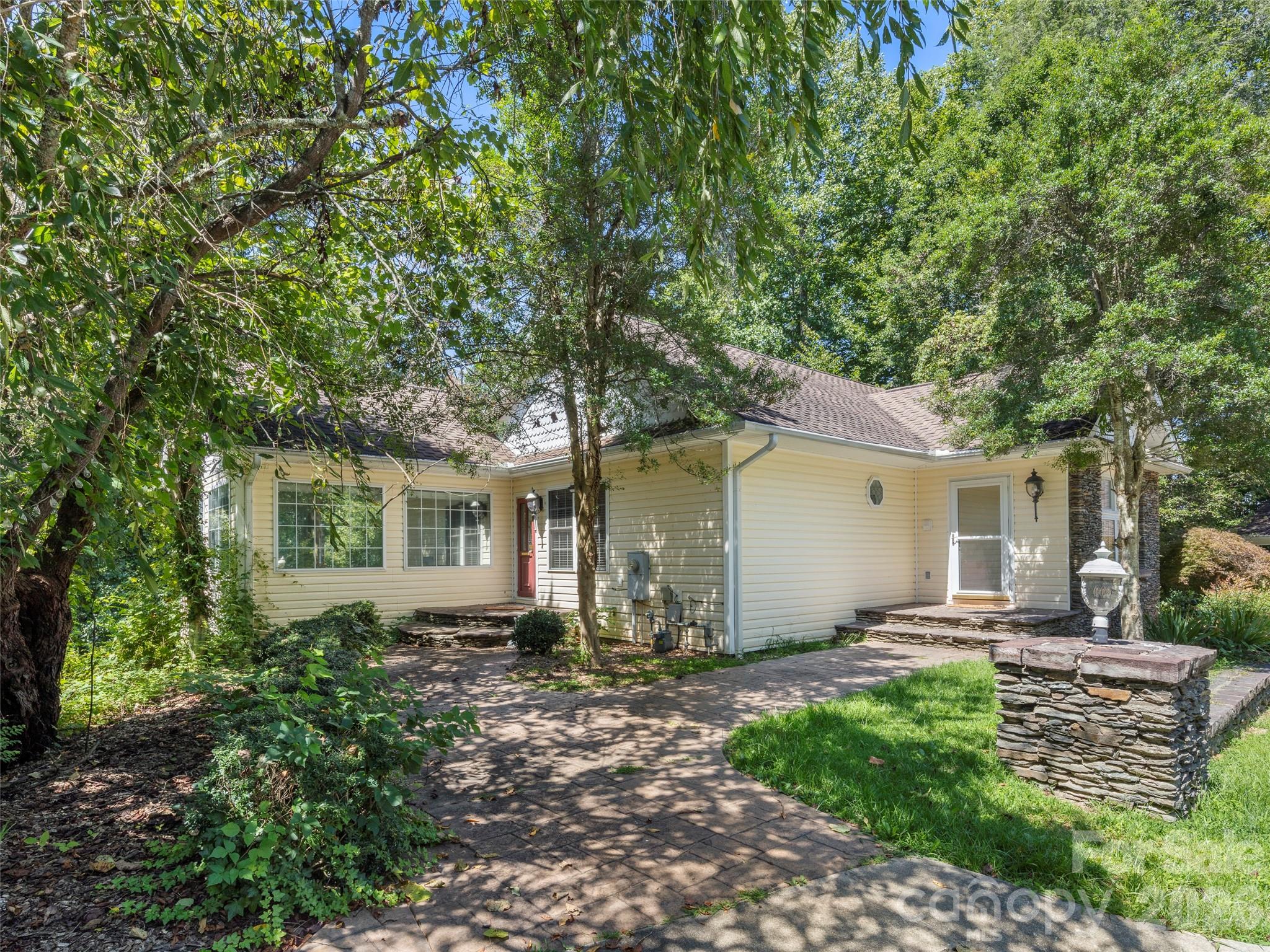 4901 Brevard Road — Horse Shoe