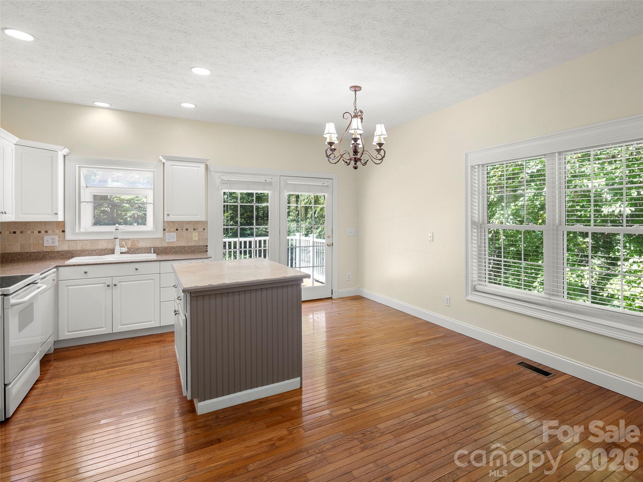 4901 Brevard Road — Horse Shoe