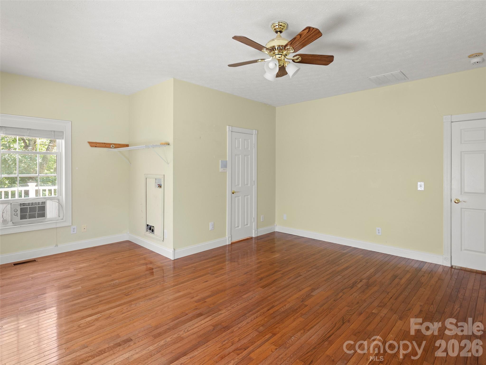 4901 Brevard Road — Horse Shoe