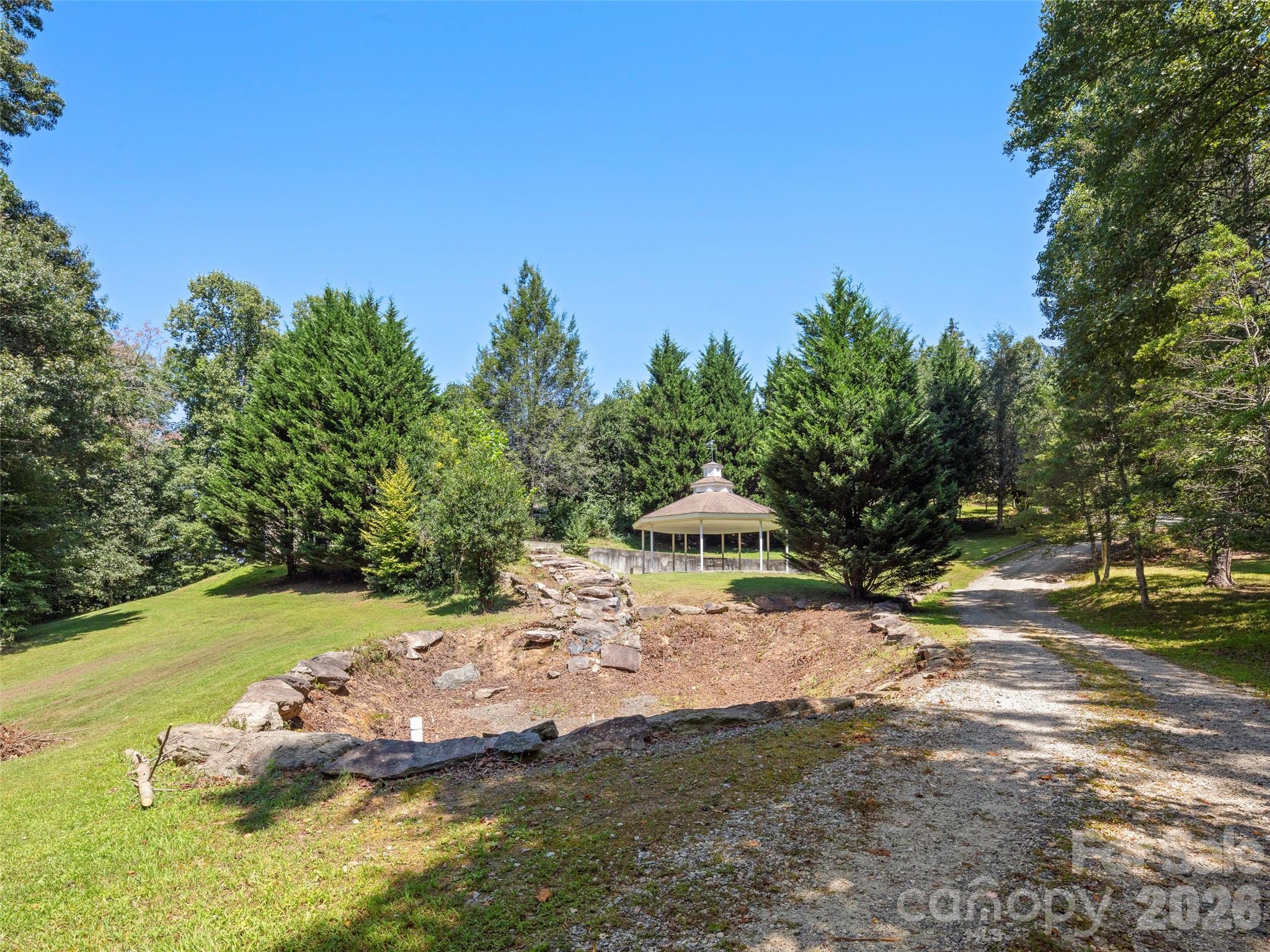4901 Brevard Road — Horse Shoe