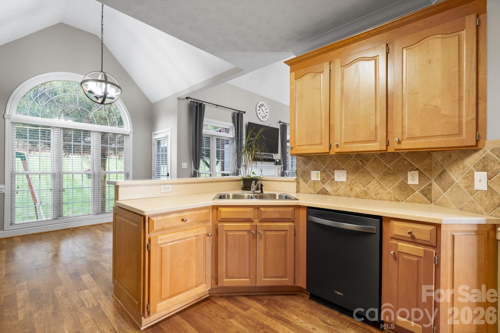 2696 Charleston Court — Claremont