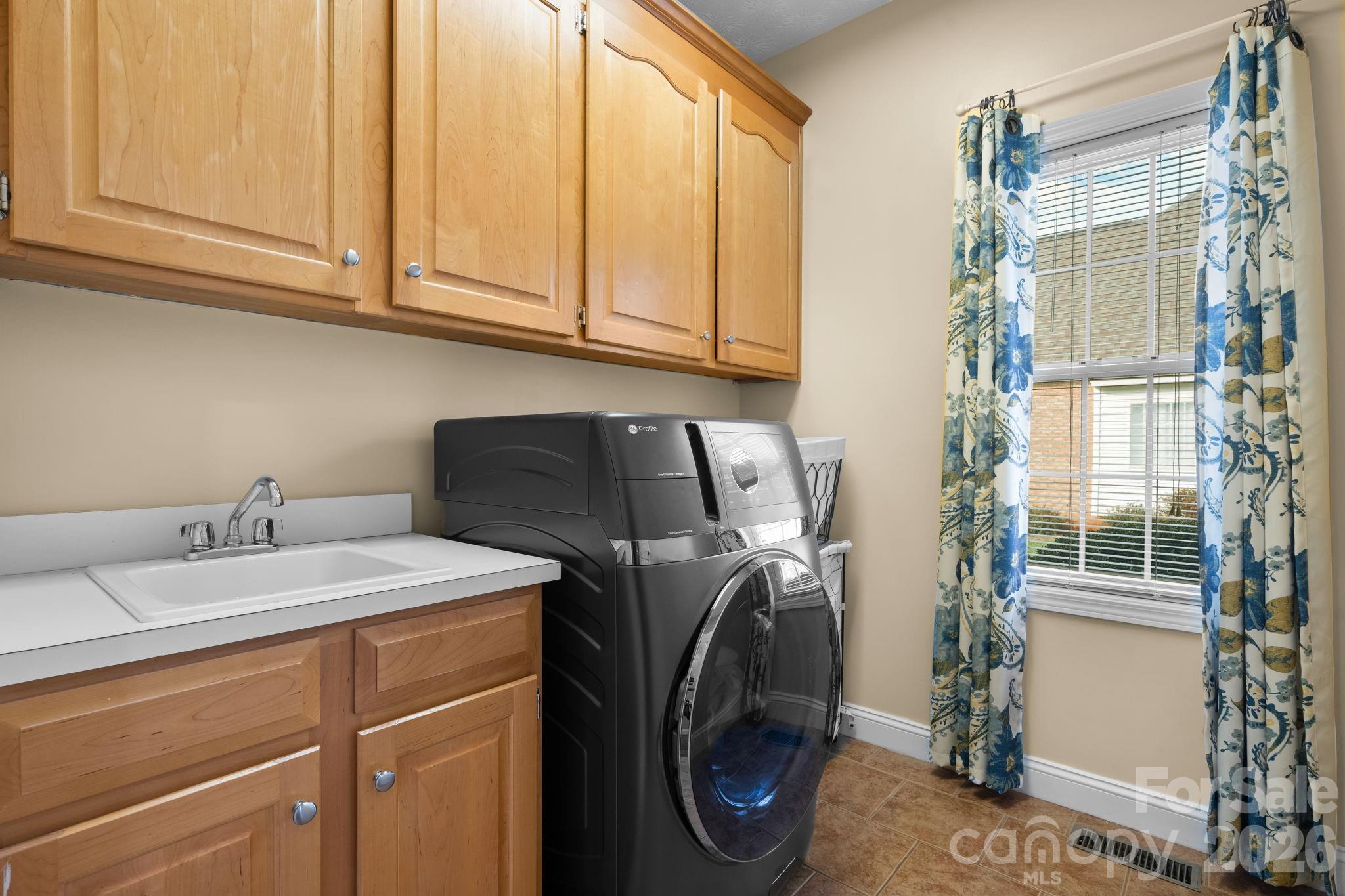 2696 Charleston Court — Claremont