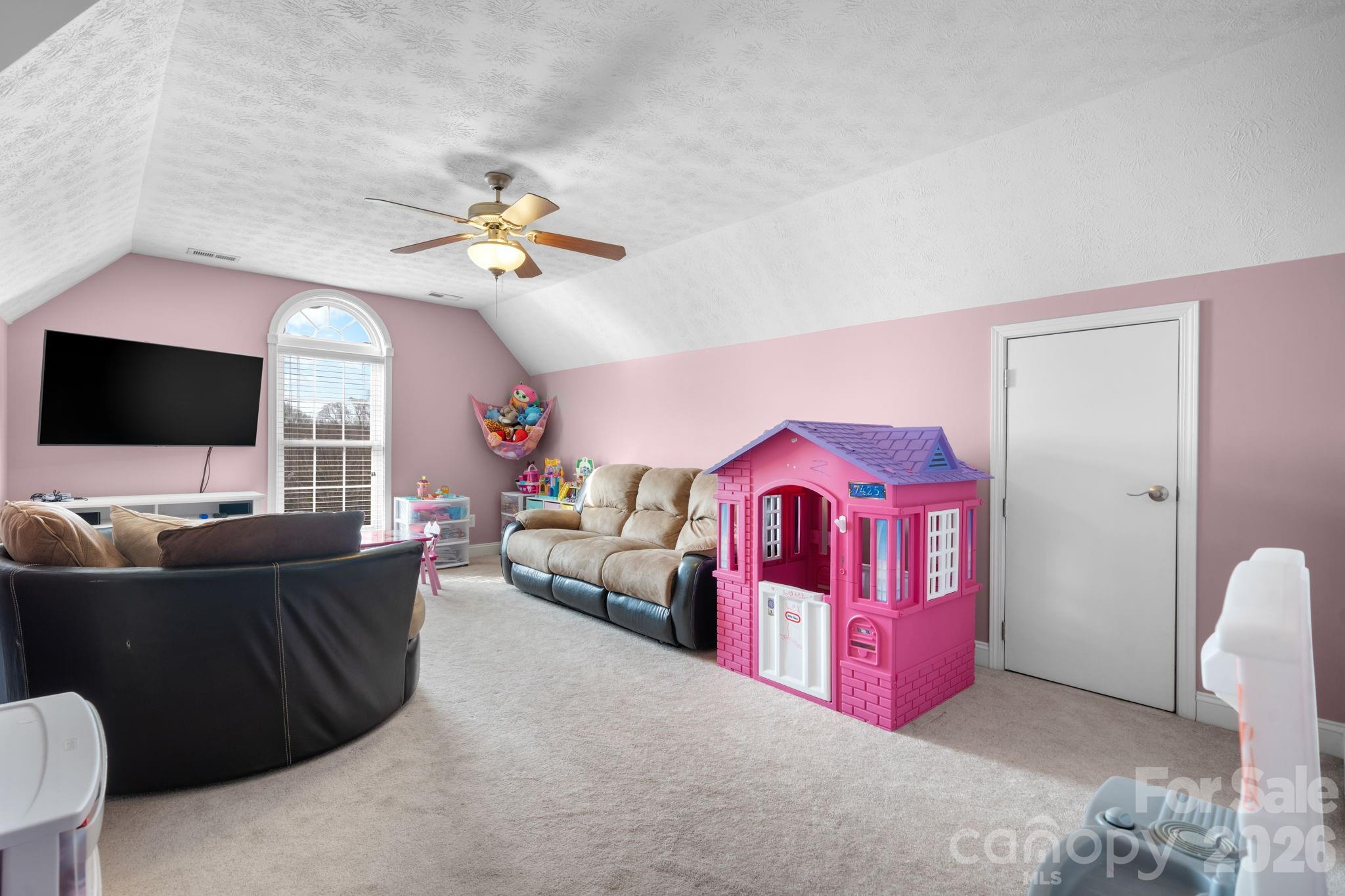2696 Charleston Court — Claremont