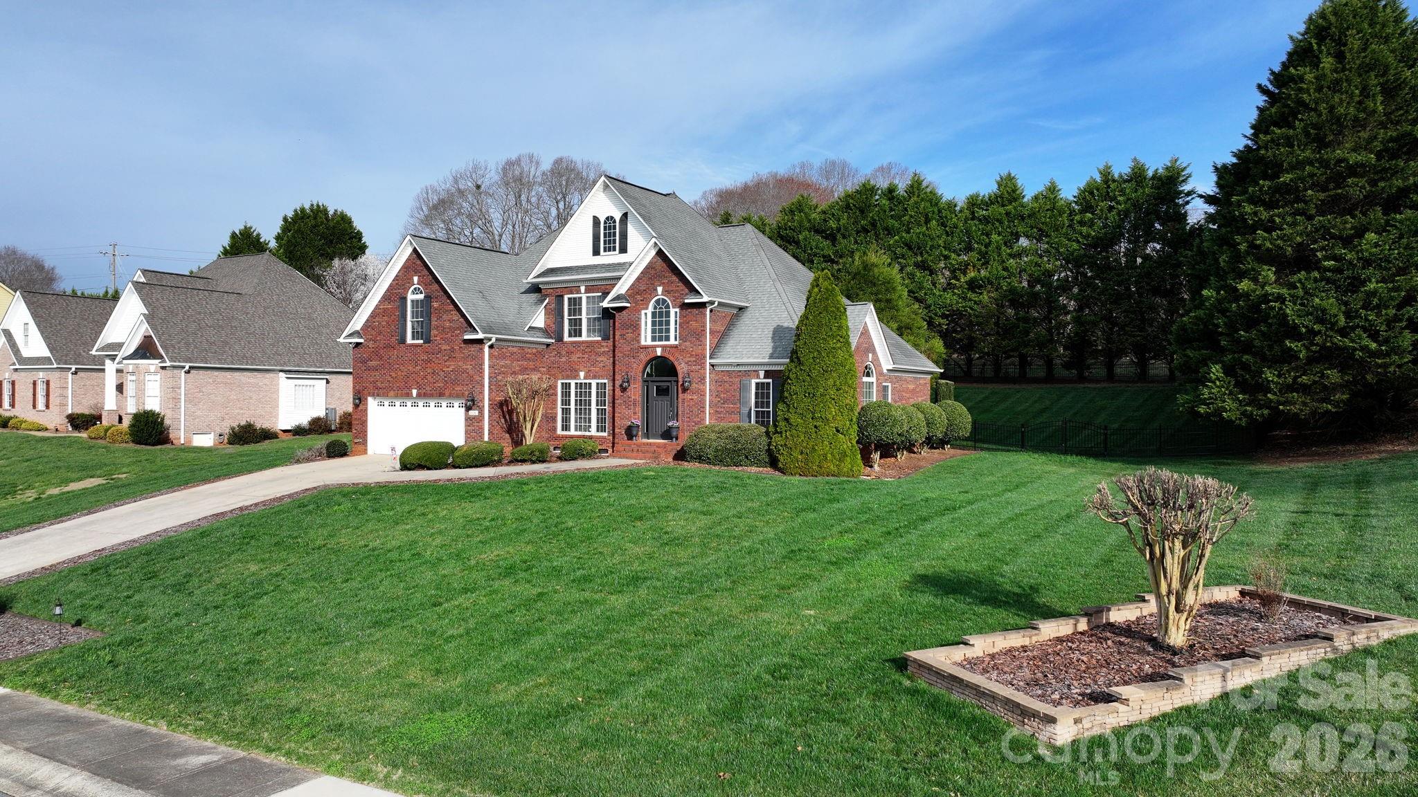 2696 Charleston Court — Claremont
