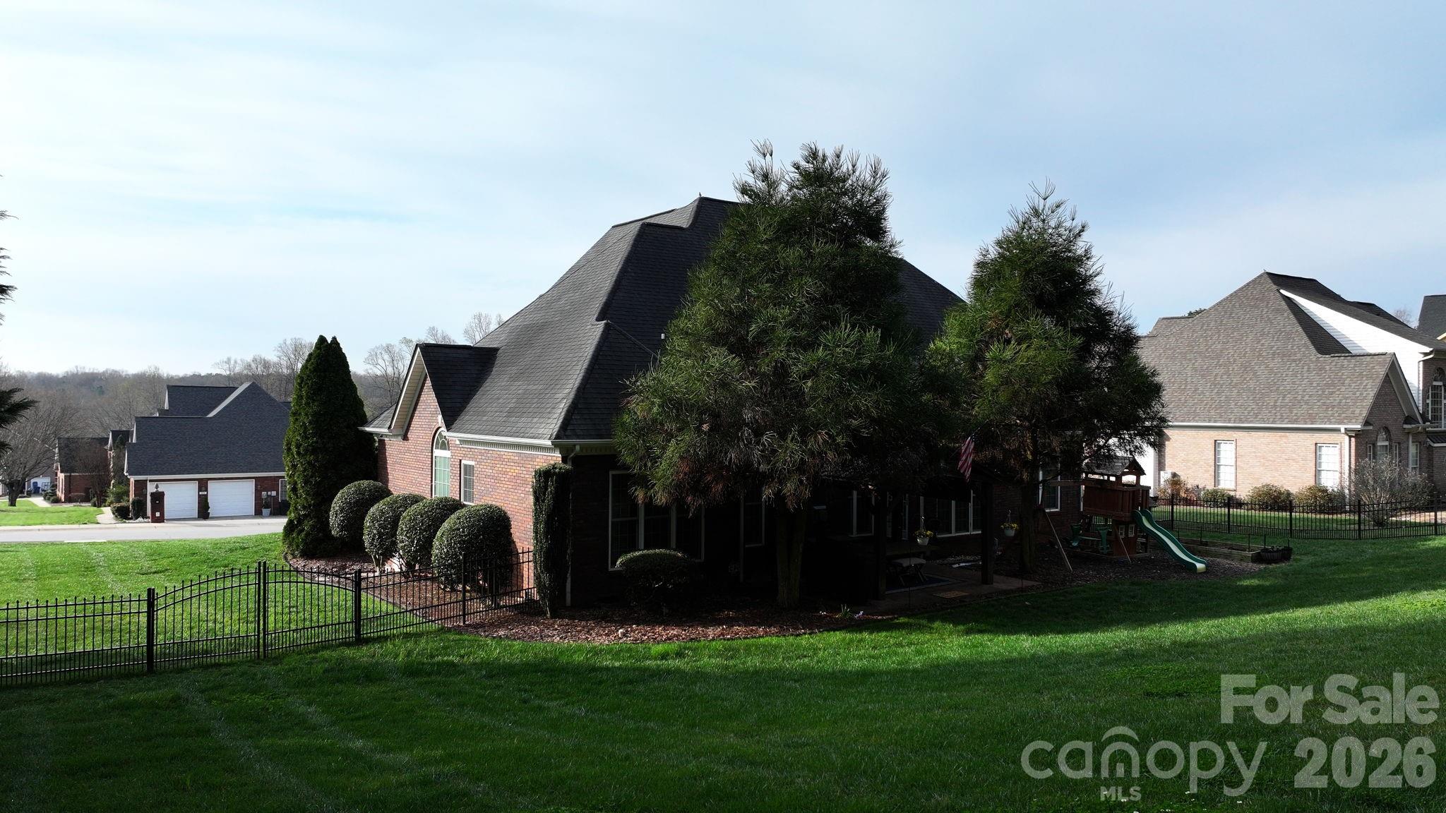 2696 Charleston Court — Claremont