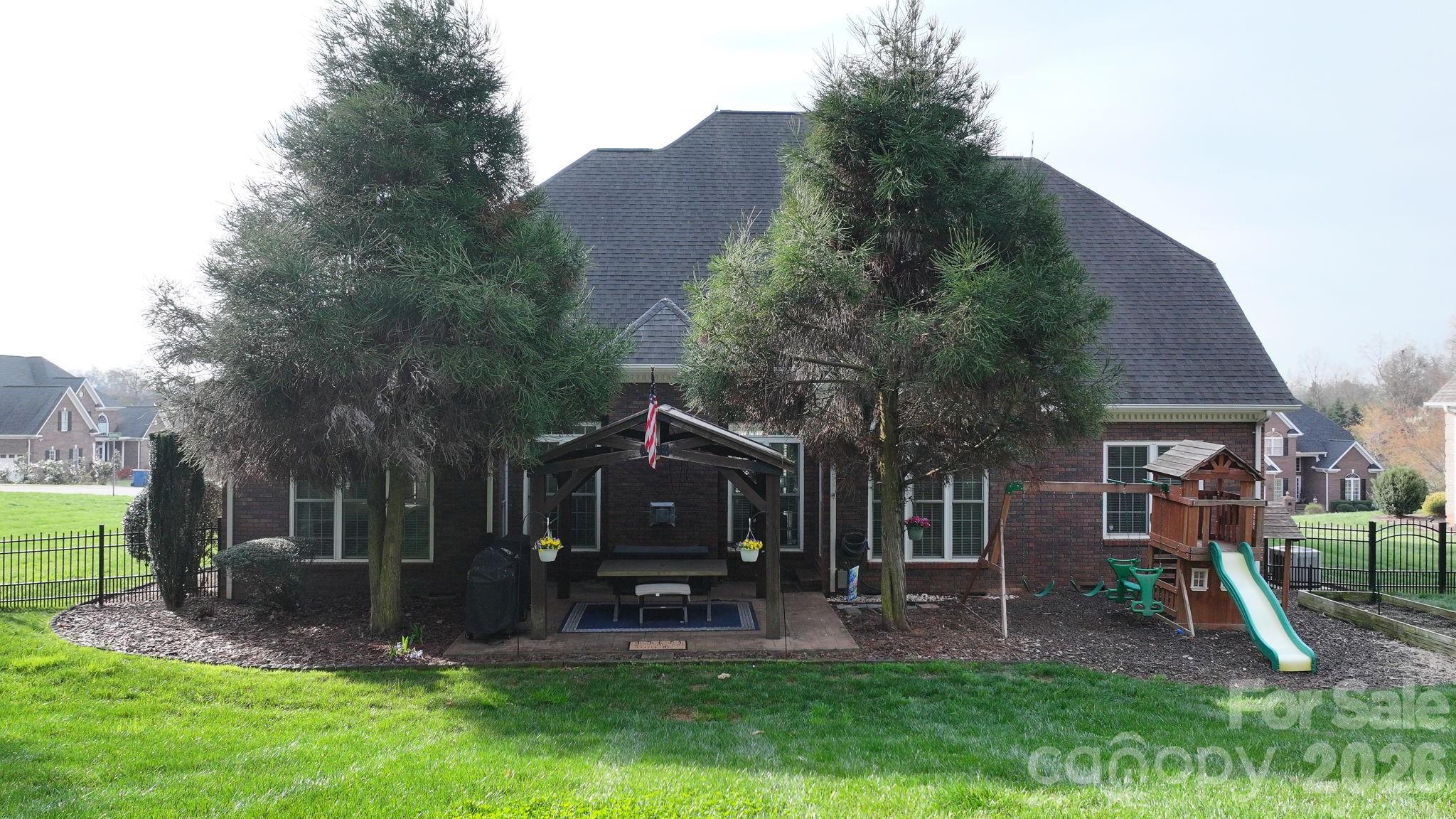 2696 Charleston Court — Claremont