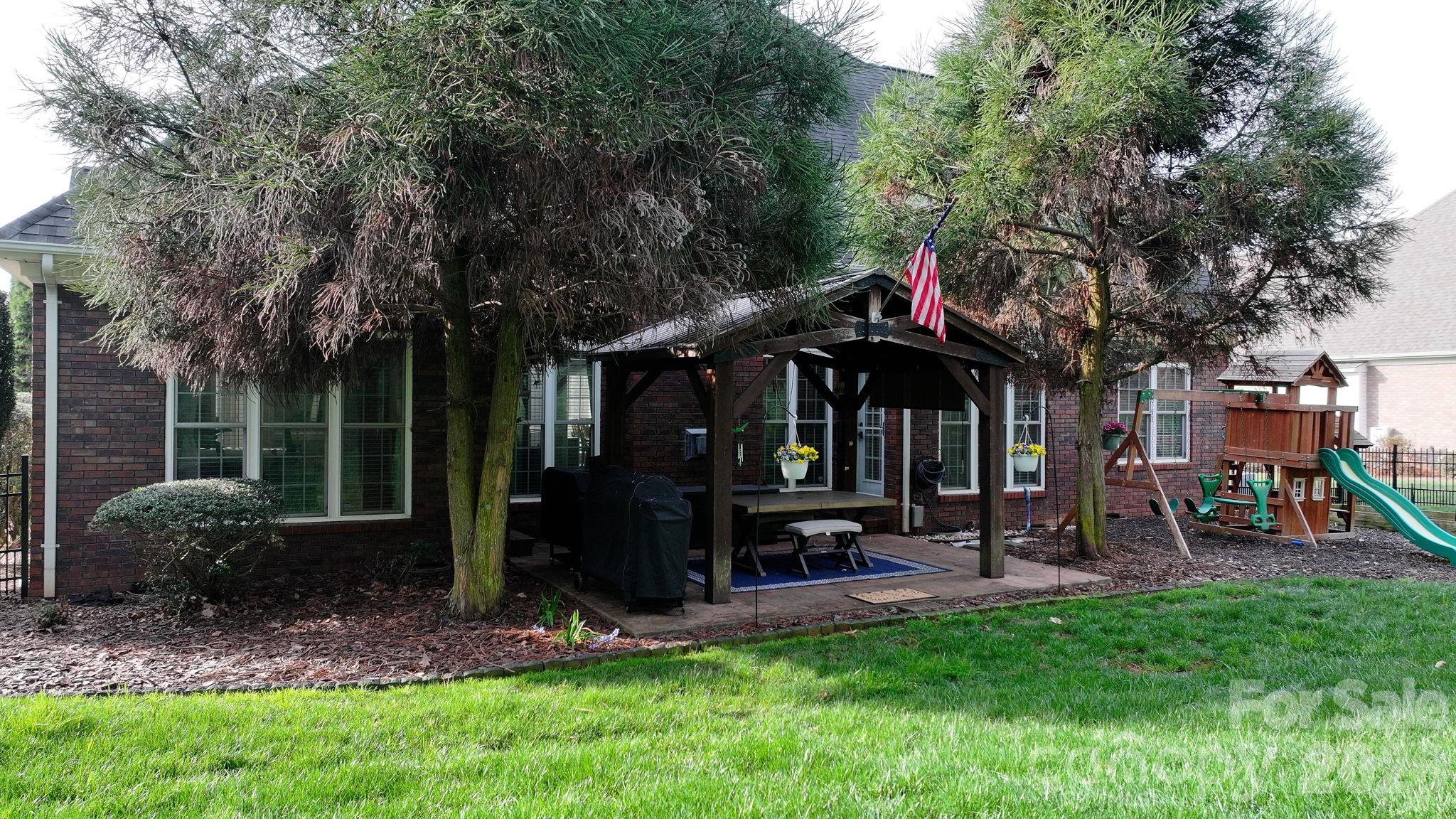 2696 Charleston Court — Claremont