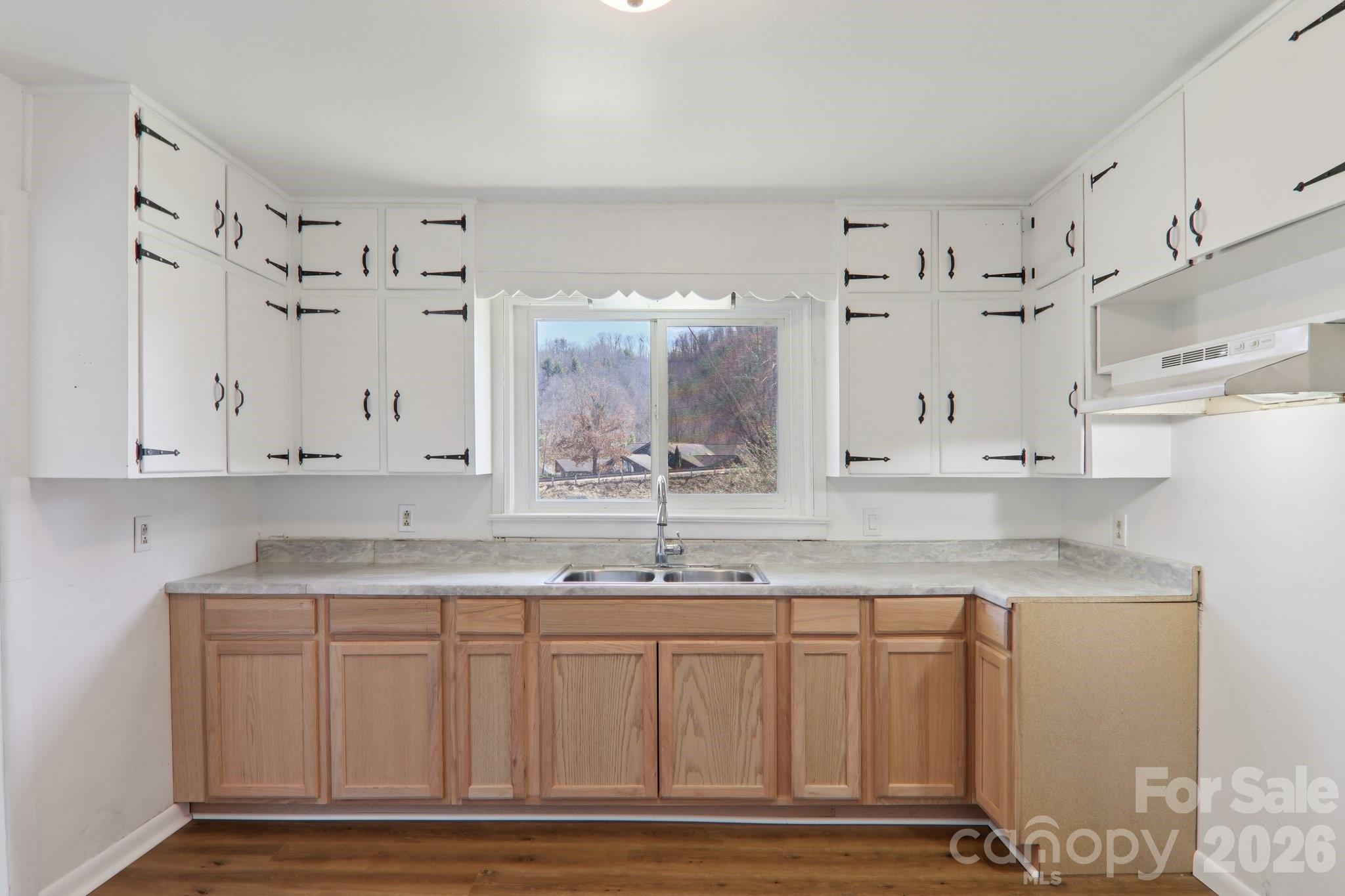 541 Paragon Parkway — Waynesville