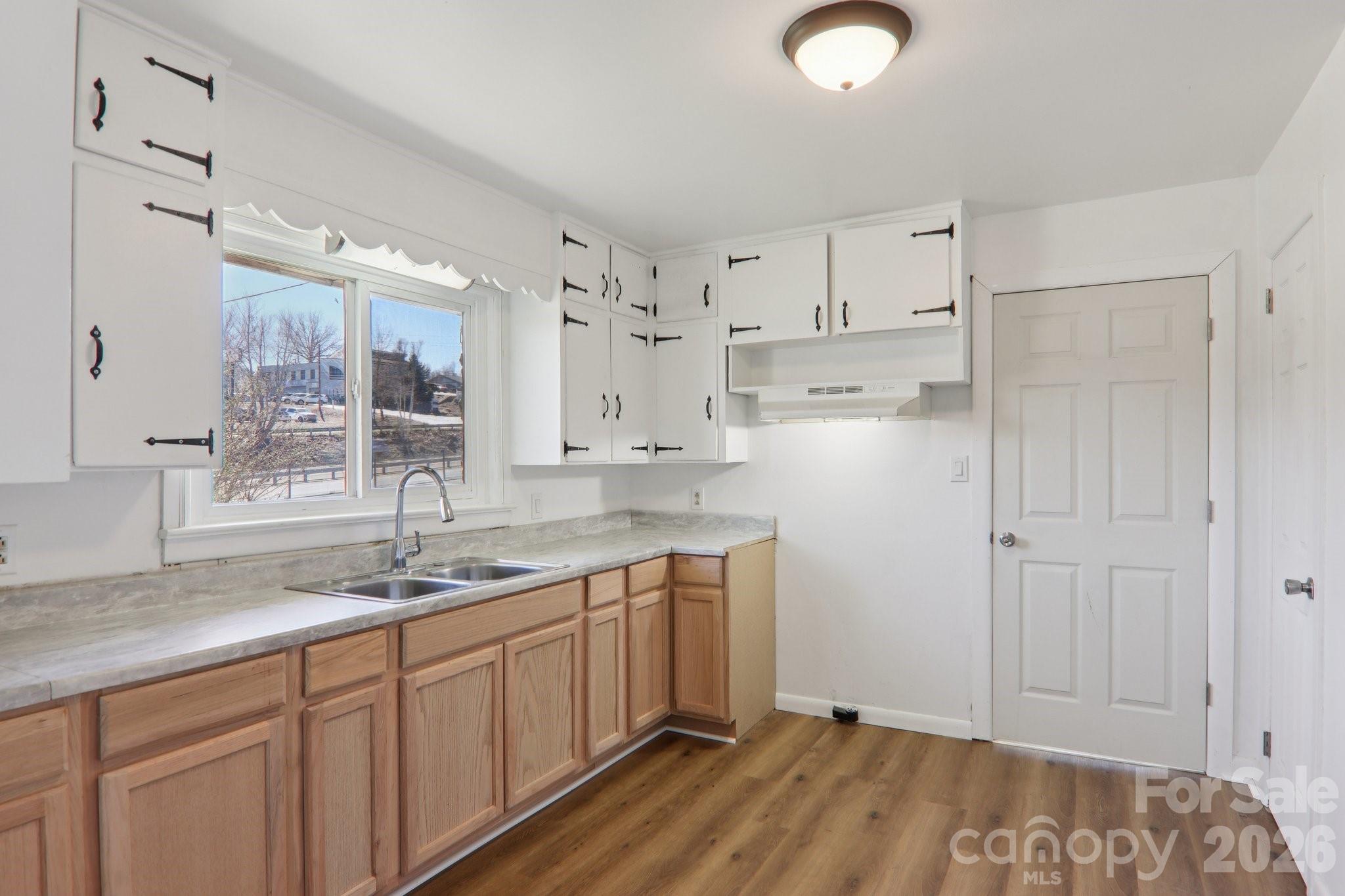 541 Paragon Parkway — Waynesville