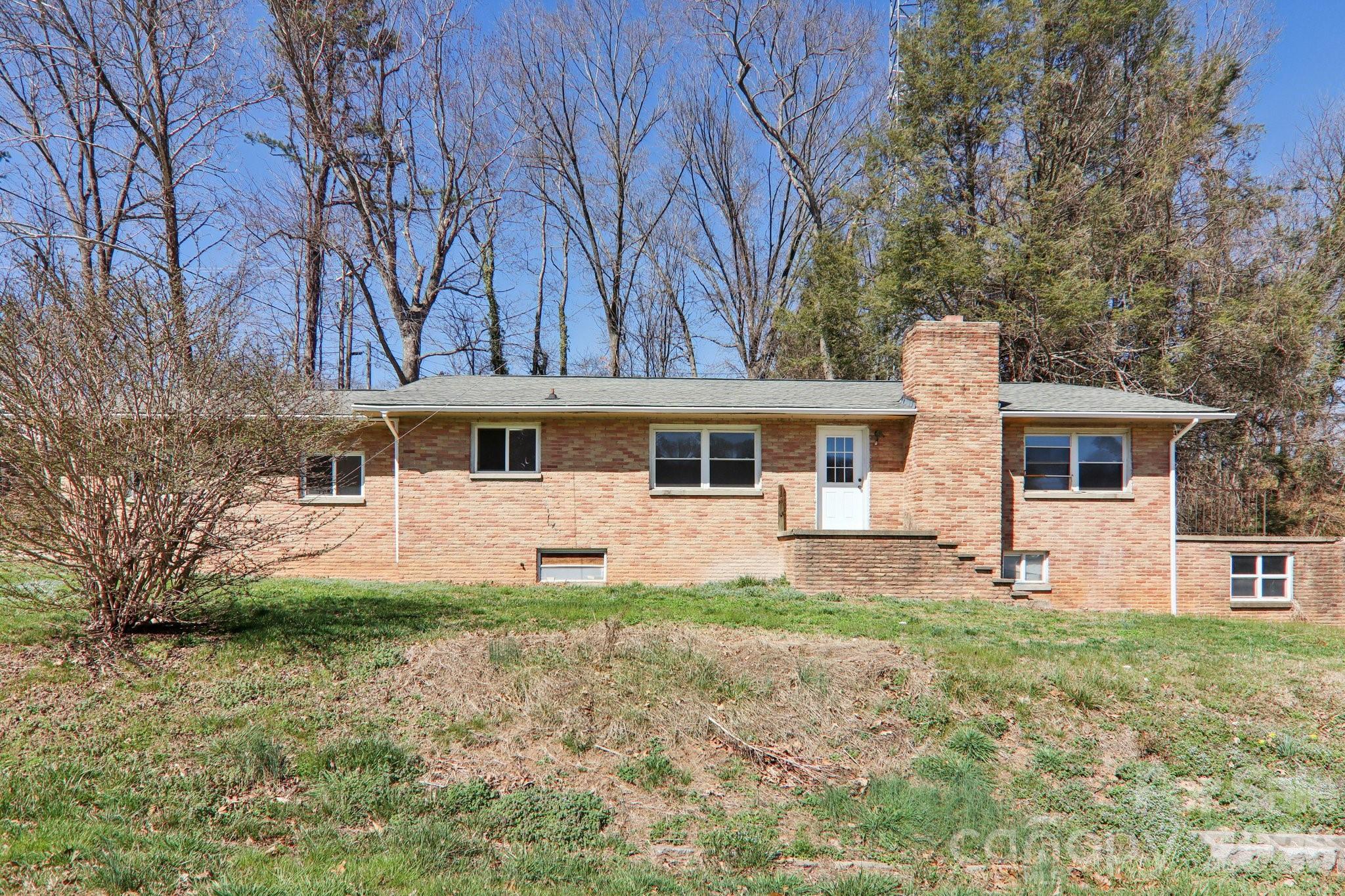 541 Paragon Parkway — Waynesville