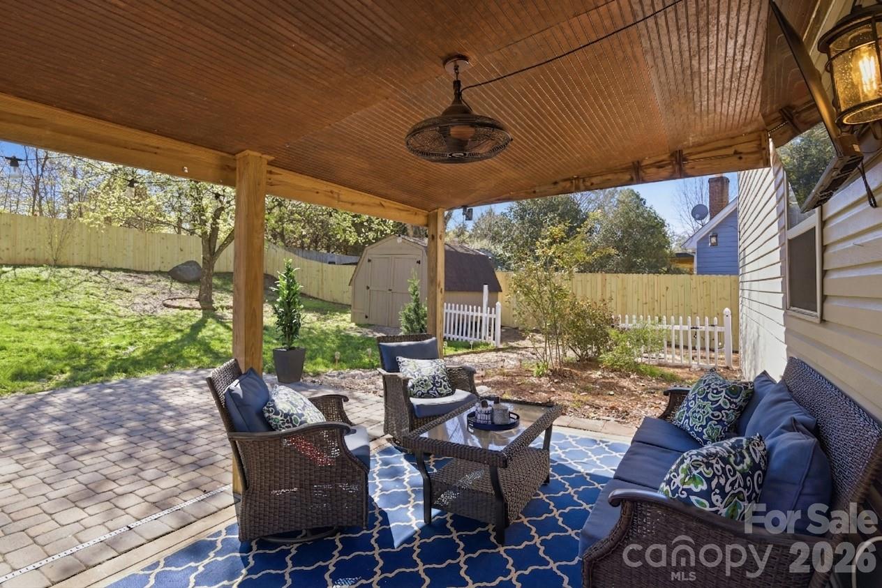 12238 Taos Court — Charlotte