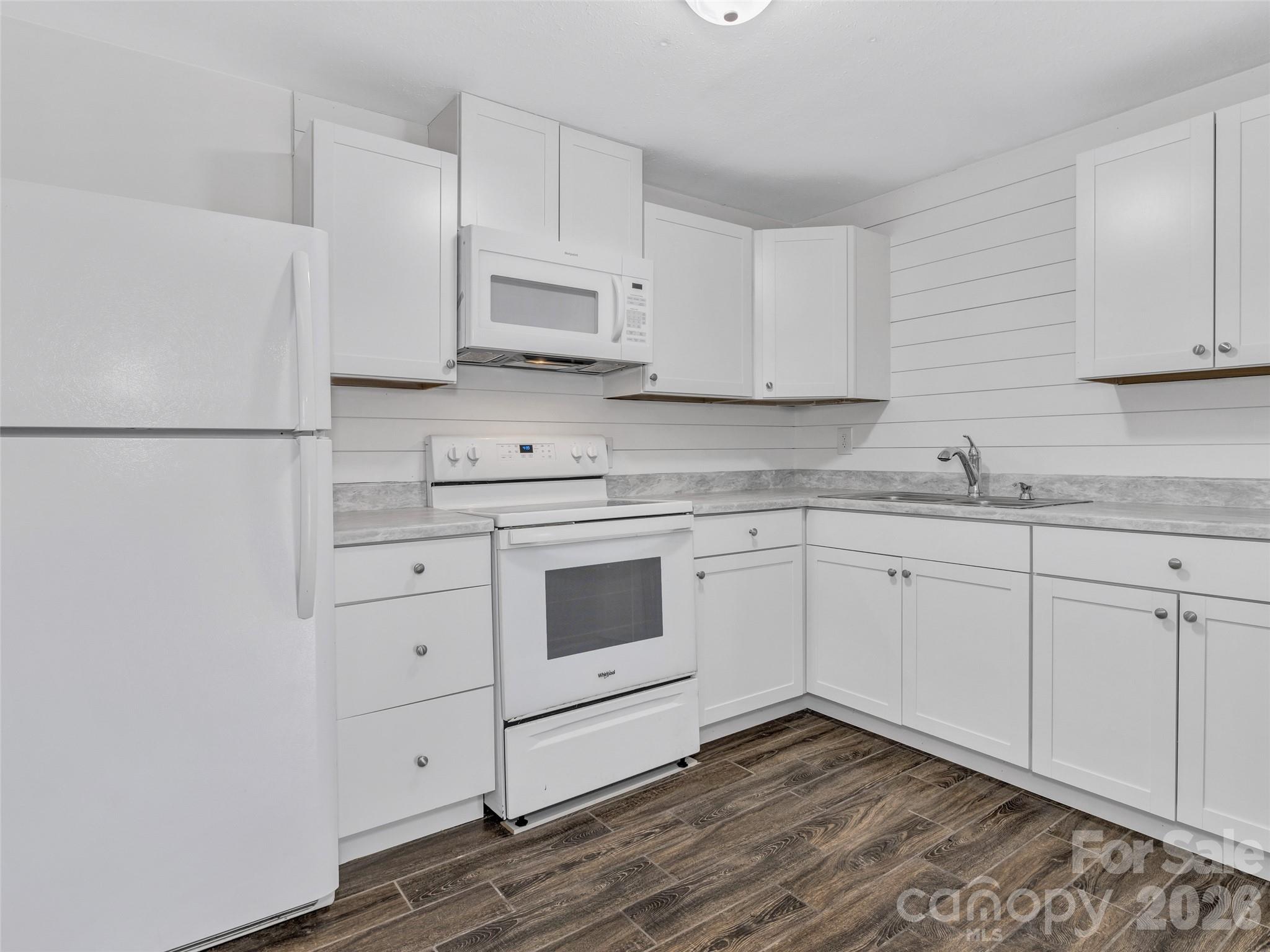 114 Elden Street — Hendersonville
