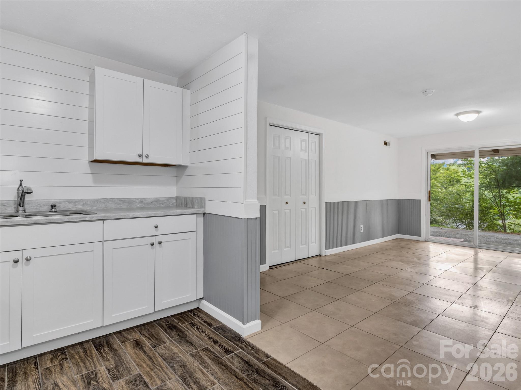114 Elden Street — Hendersonville