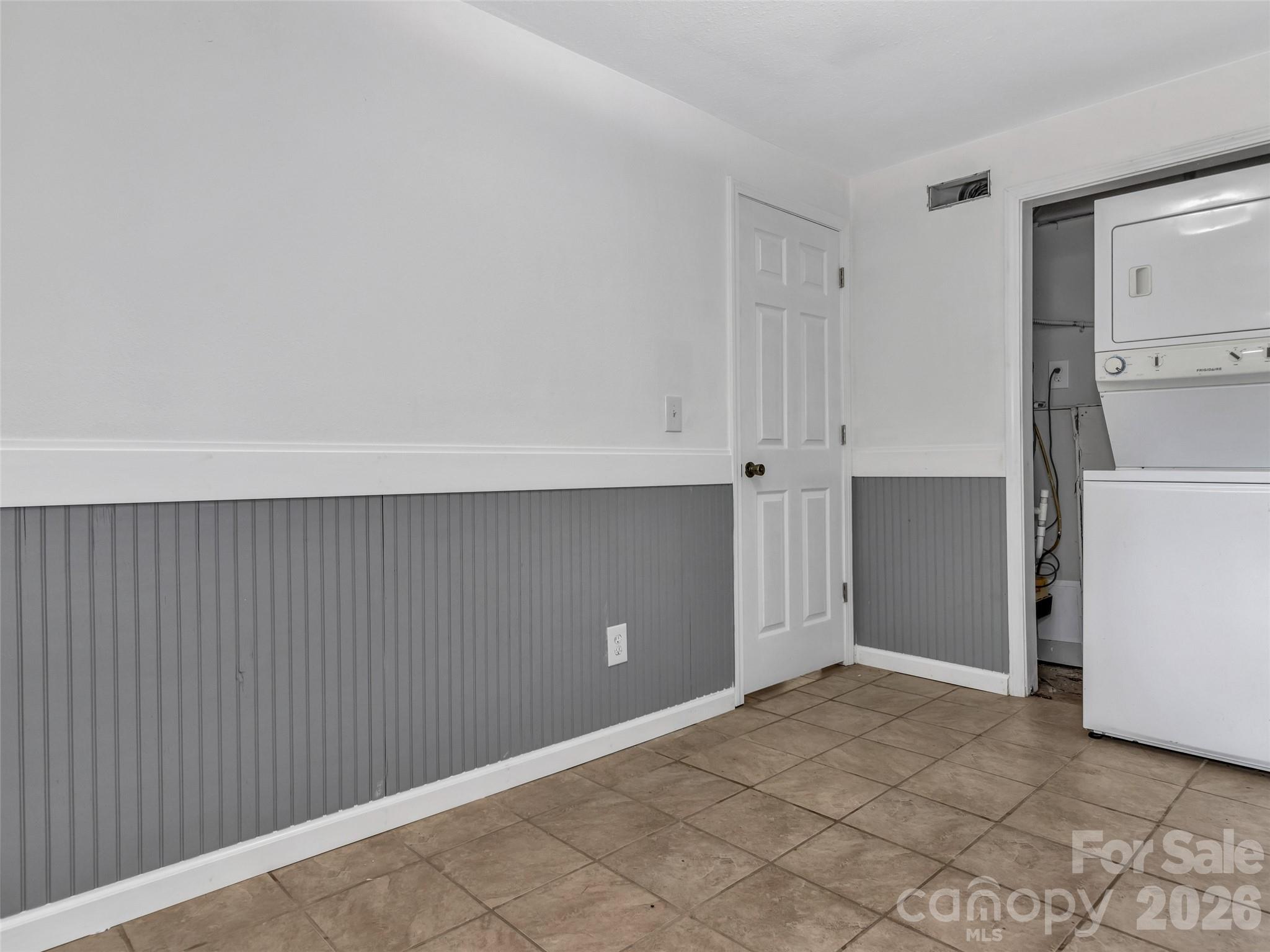 114 Elden Street — Hendersonville