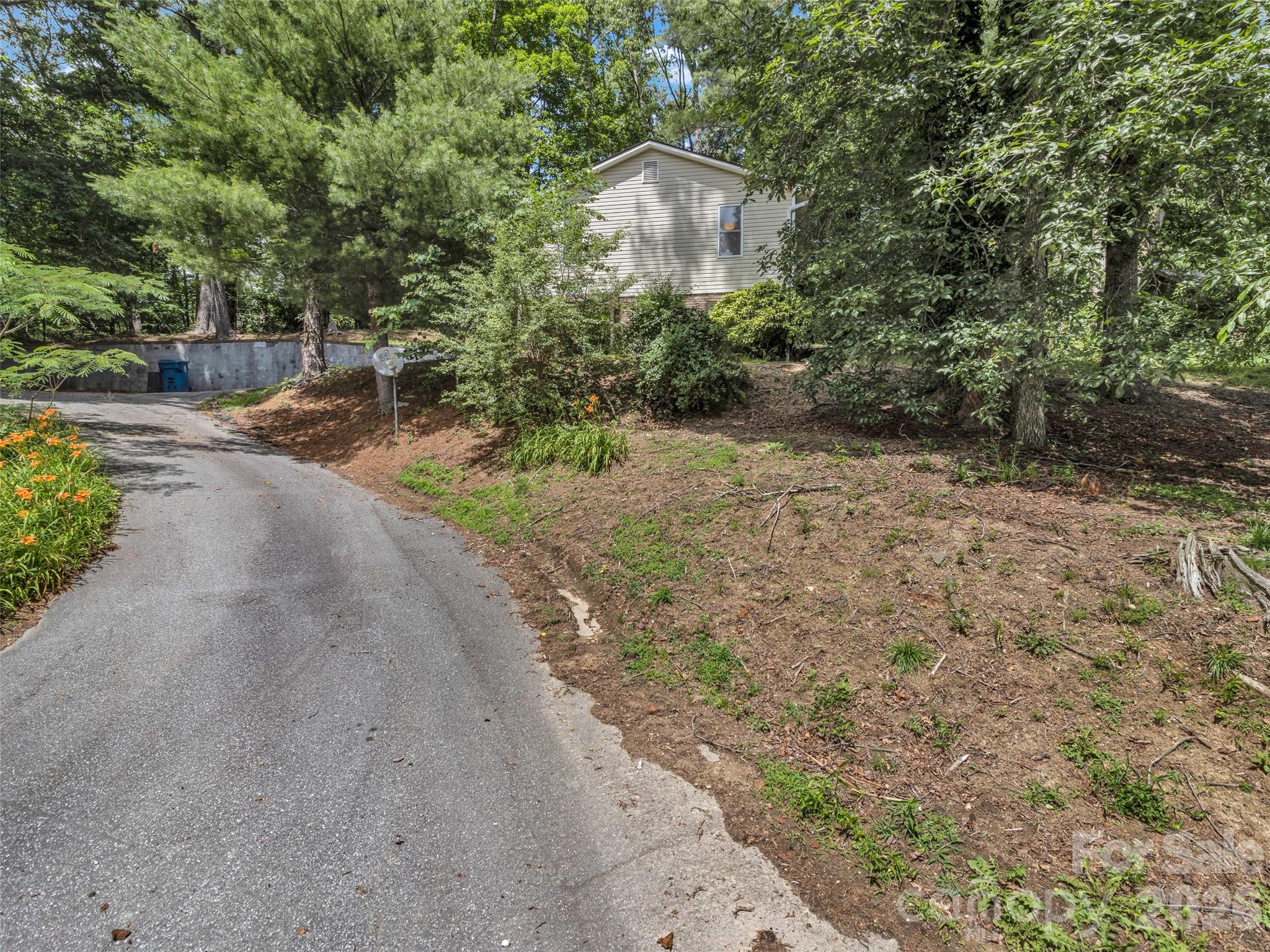 114 Elden Street — Hendersonville