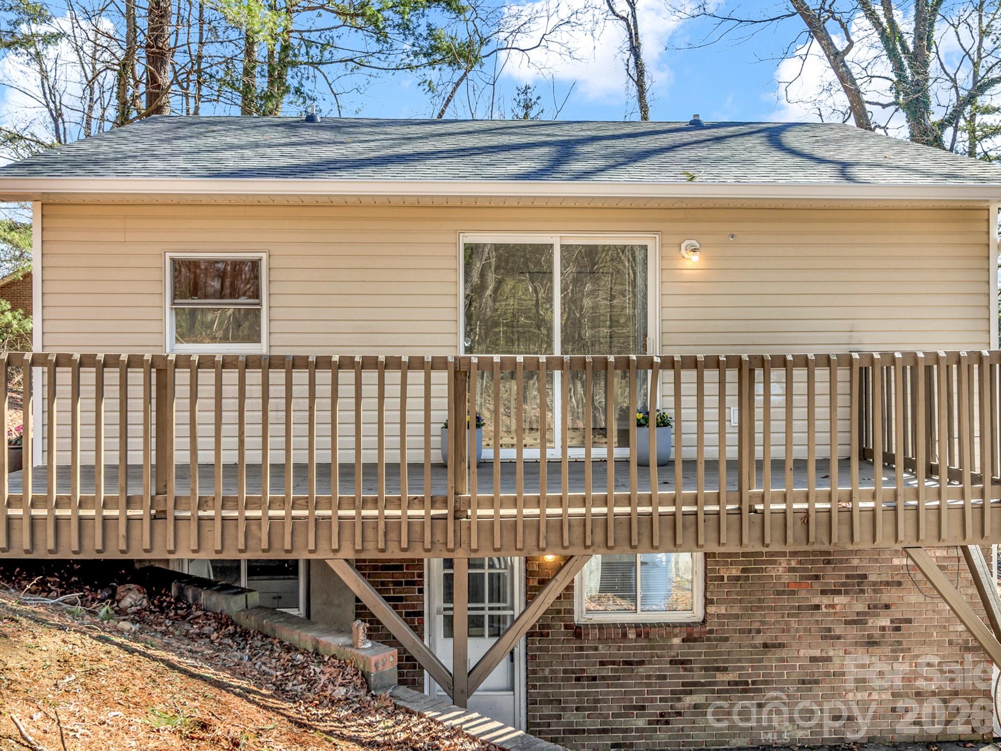 114 Elden Street — Hendersonville