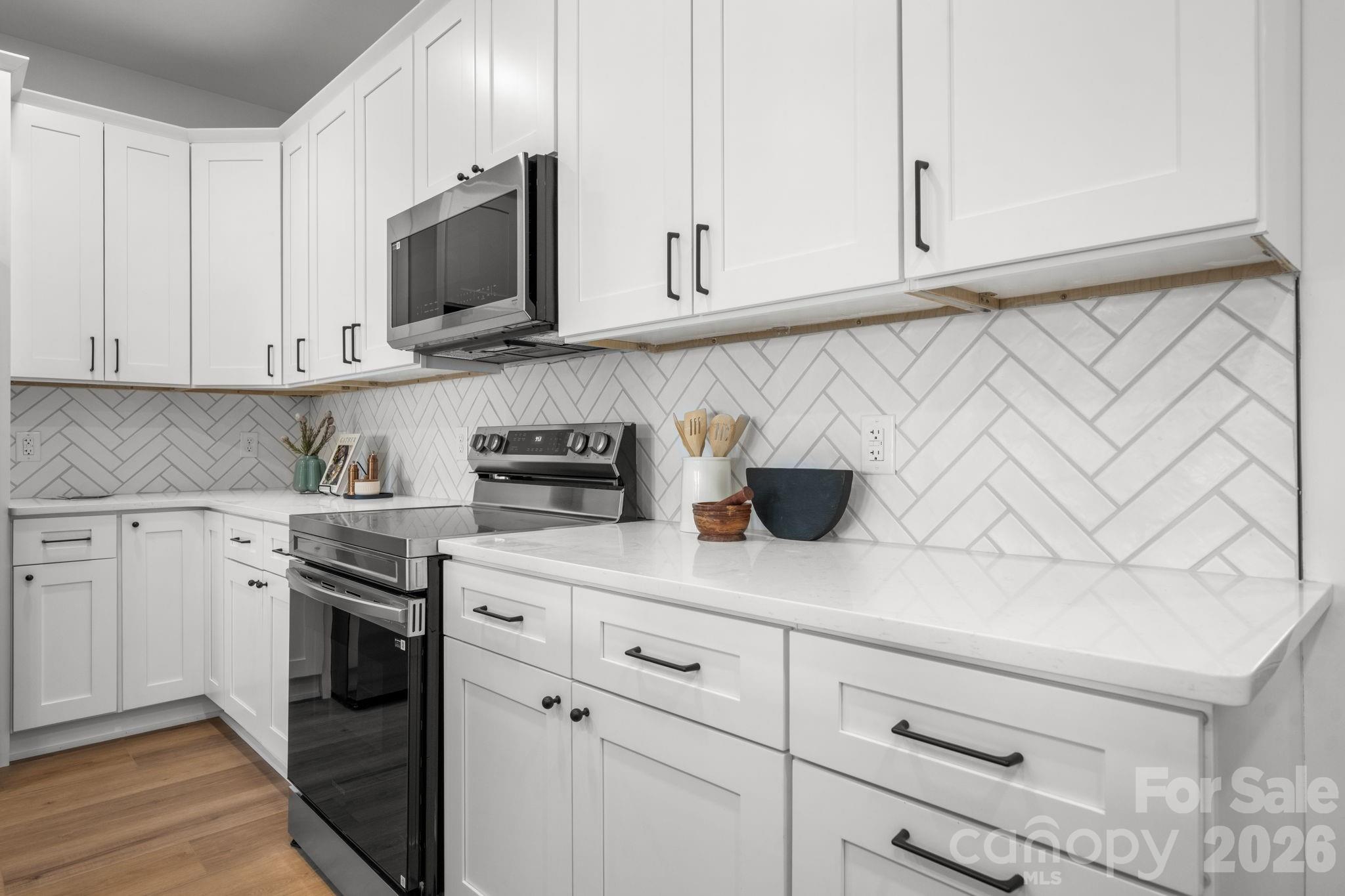 2117 24th Street Lane SE — Hickory