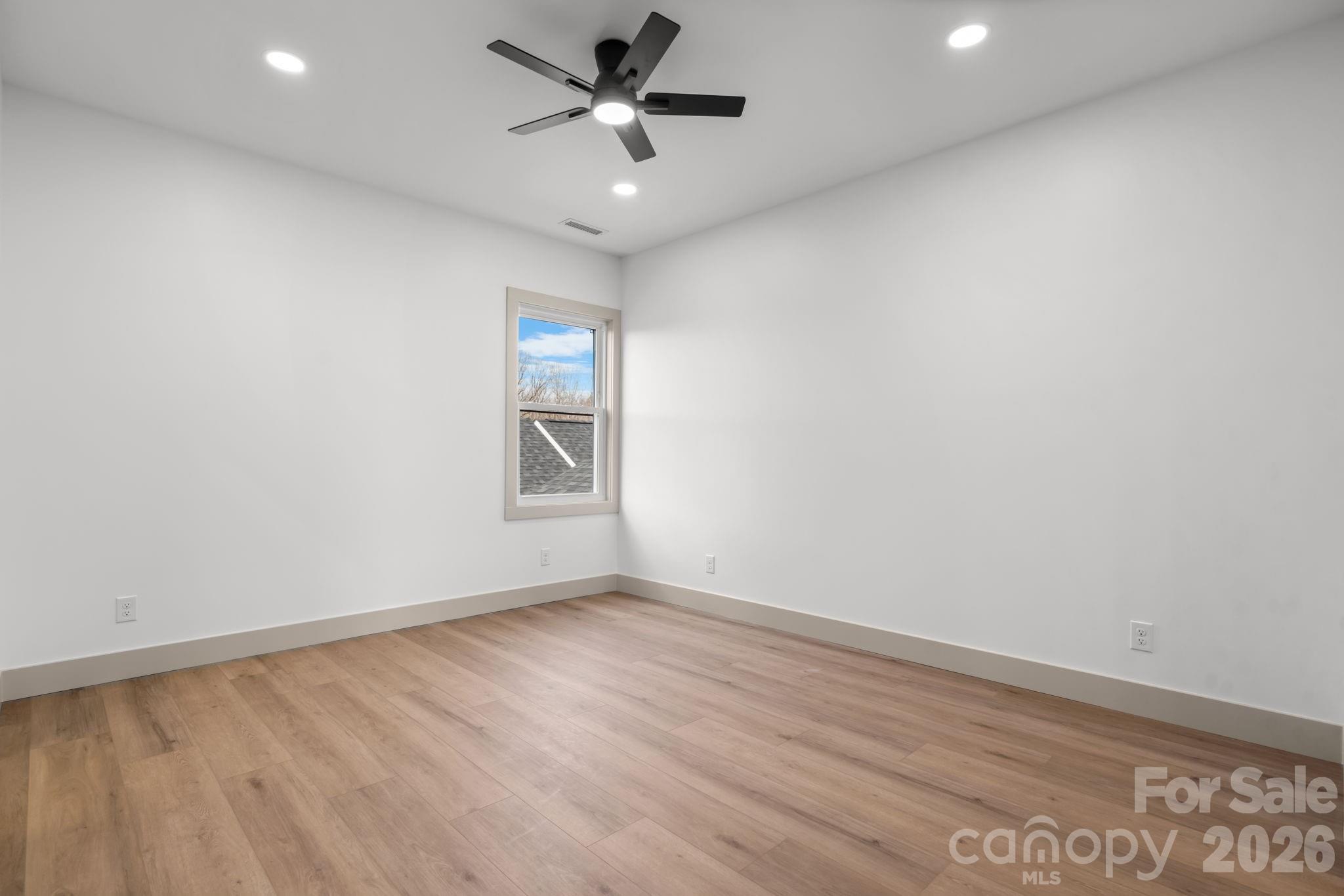 2117 24th Street Lane SE — Hickory